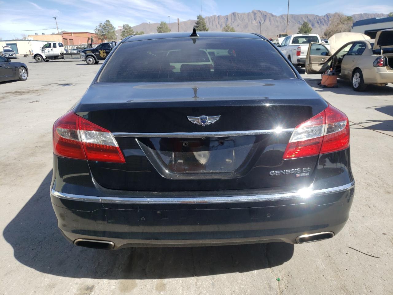 Photo 5 VIN: KMHGC4DH4CU200465 - HYUNDAI GENESIS 