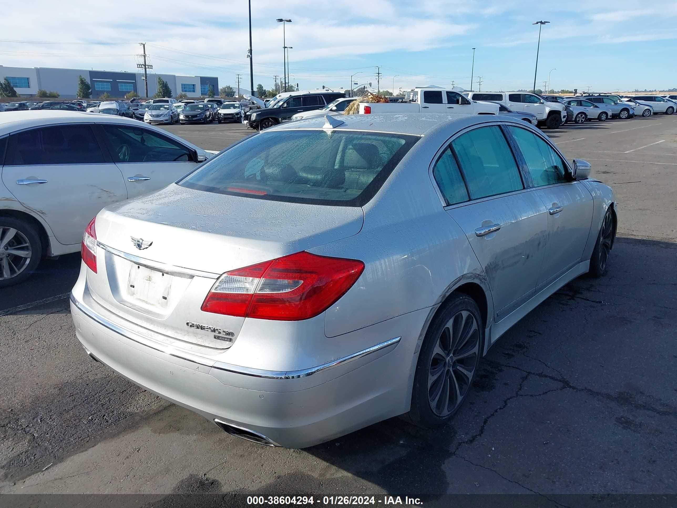 Photo 3 VIN: KMHGC4DH5CU187676 - HYUNDAI GENESIS 