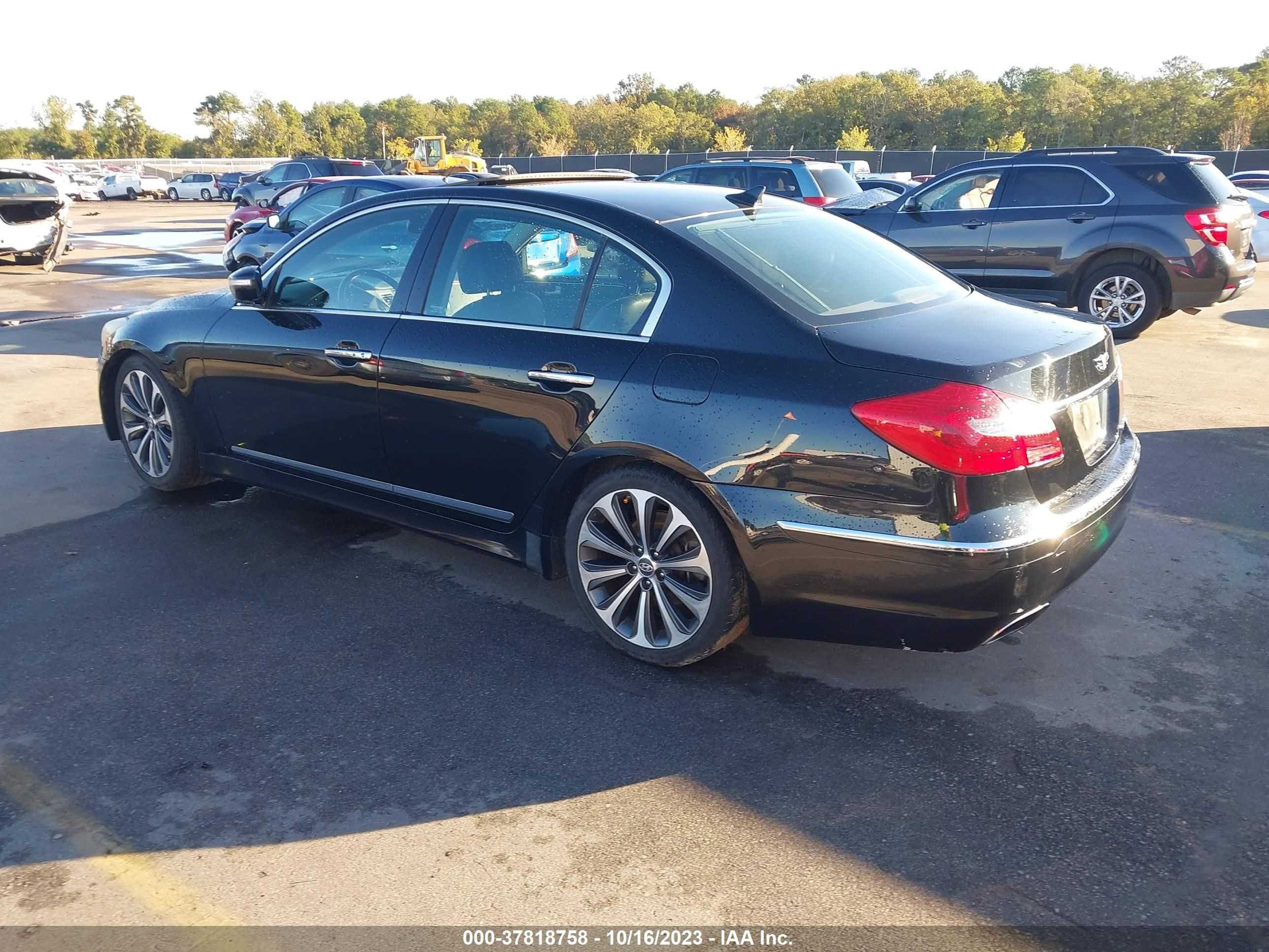 Photo 2 VIN: KMHGC4DH8CU182357 - HYUNDAI GENESIS 