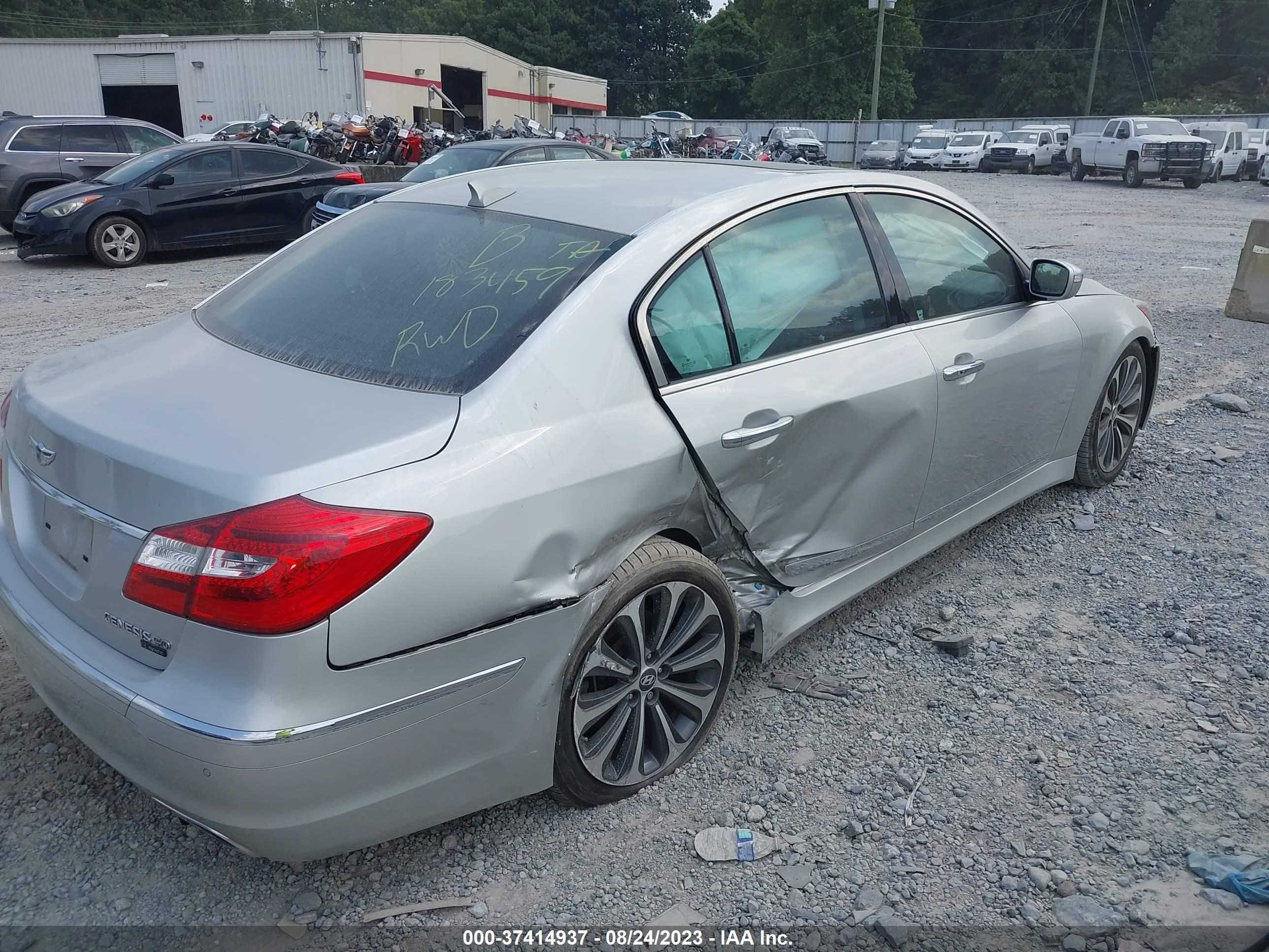 Photo 3 VIN: KMHGC4DHXCU183459 - HYUNDAI GENESIS 