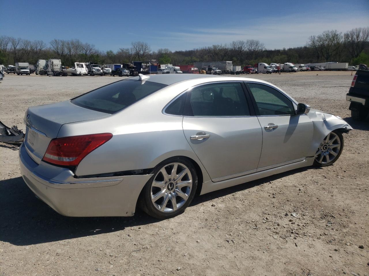 Photo 2 VIN: KMHGH4JF2BU033395 - HYUNDAI EQUUS 