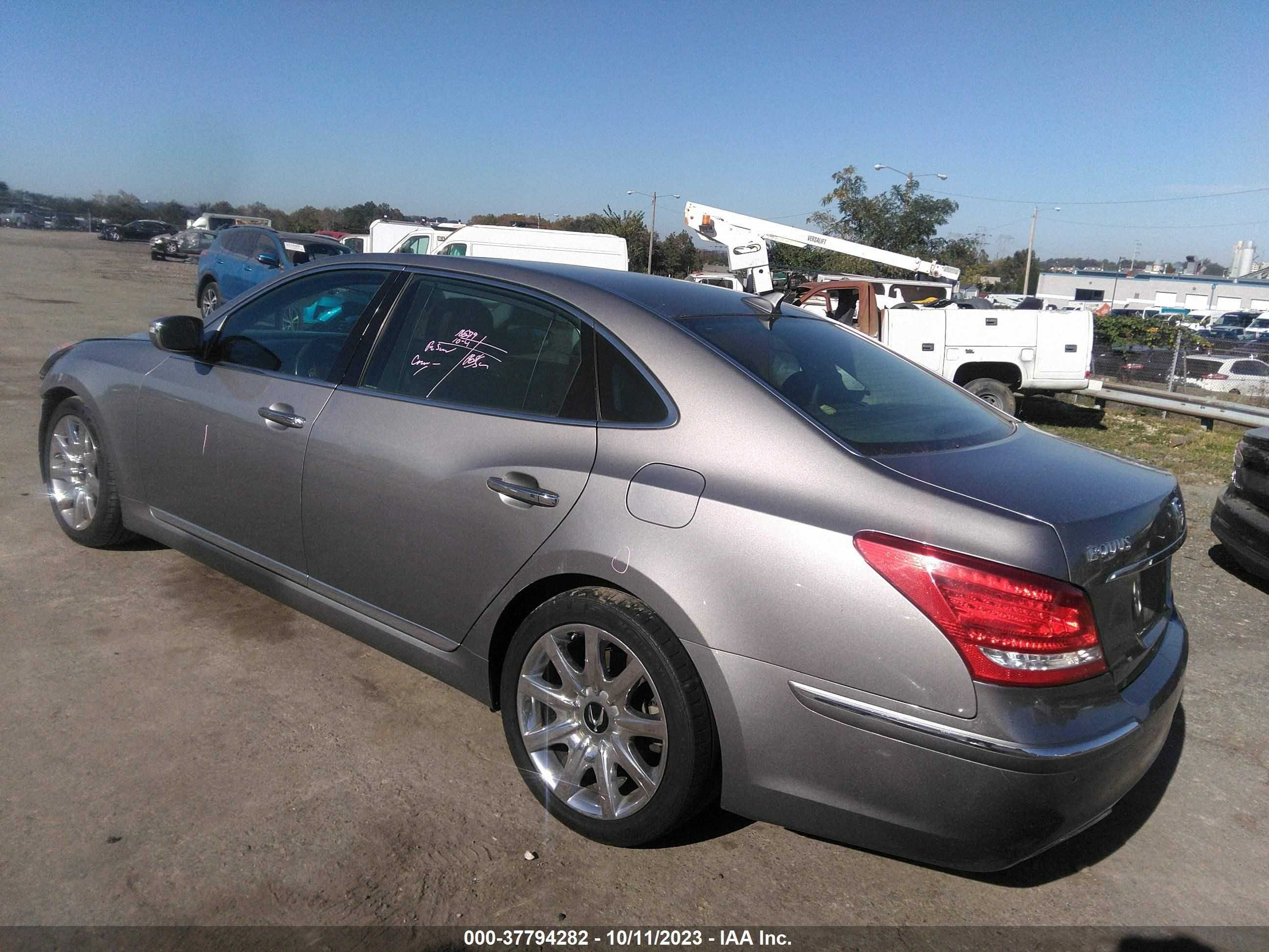 Photo 2 VIN: KMHGH4JF7BU036020 - HYUNDAI EQUUS 