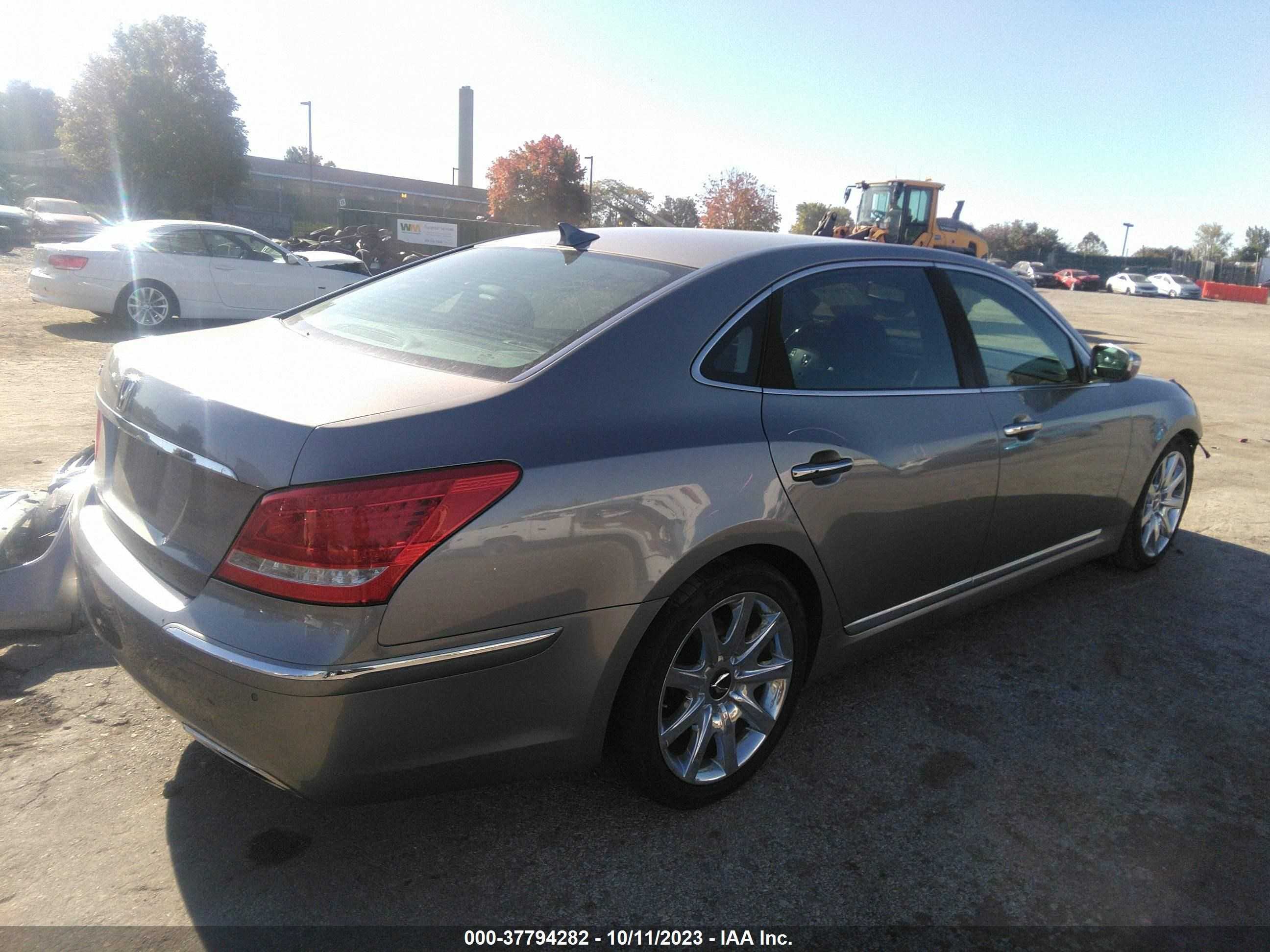 Photo 3 VIN: KMHGH4JF7BU036020 - HYUNDAI EQUUS 