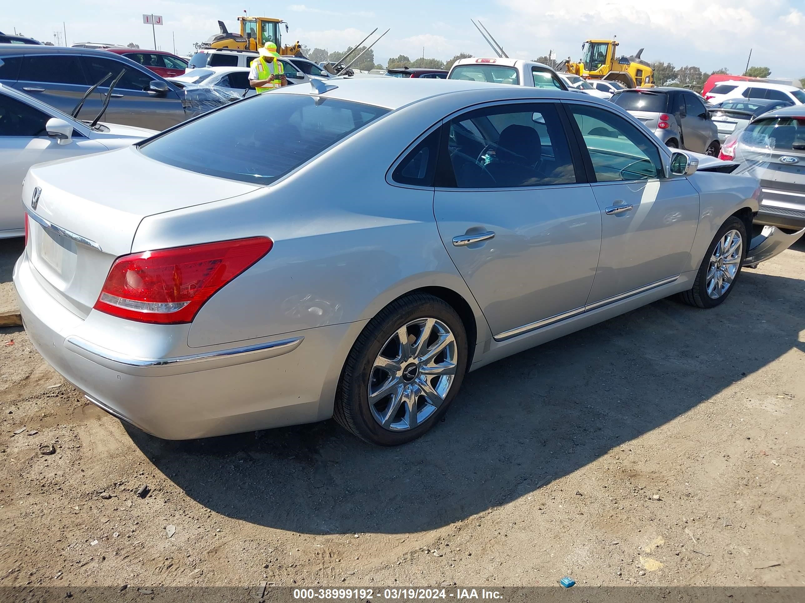 Photo 3 VIN: KMHGH4JH9DU058816 - HYUNDAI EQUUS 