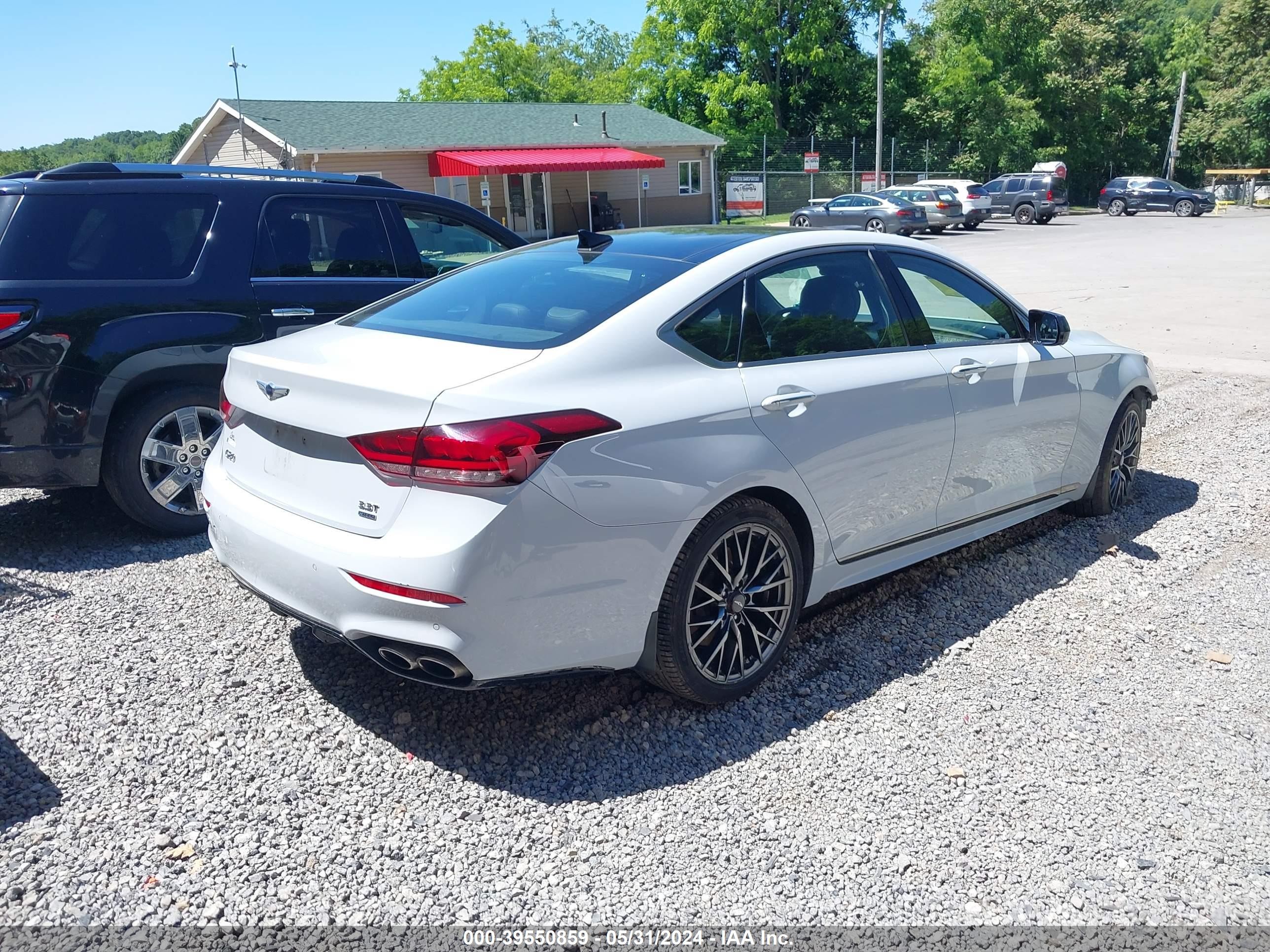 Photo 3 VIN: KMHGN4JB7JU256729 - GENESIS G80 