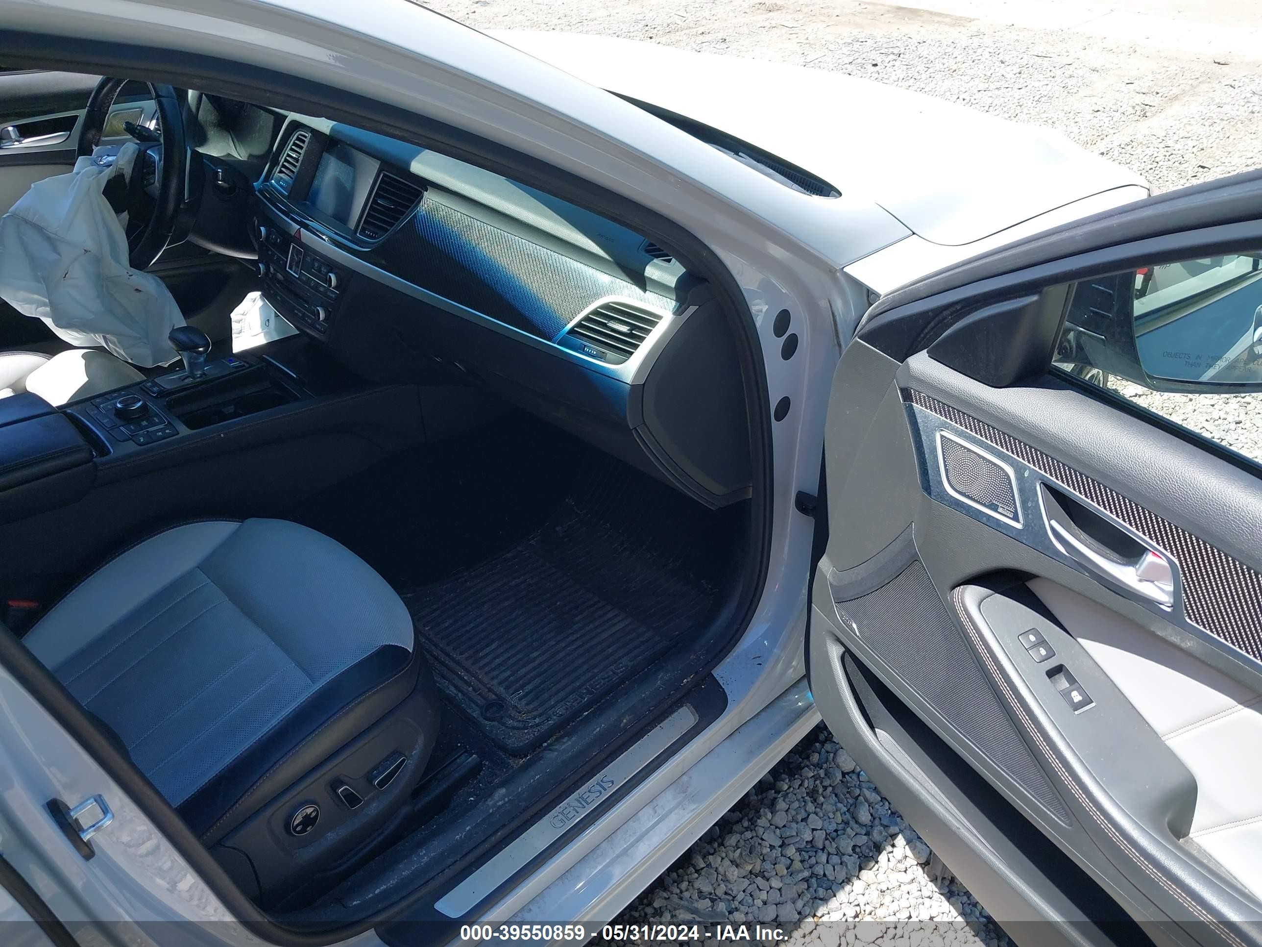 Photo 4 VIN: KMHGN4JB7JU256729 - GENESIS G80 