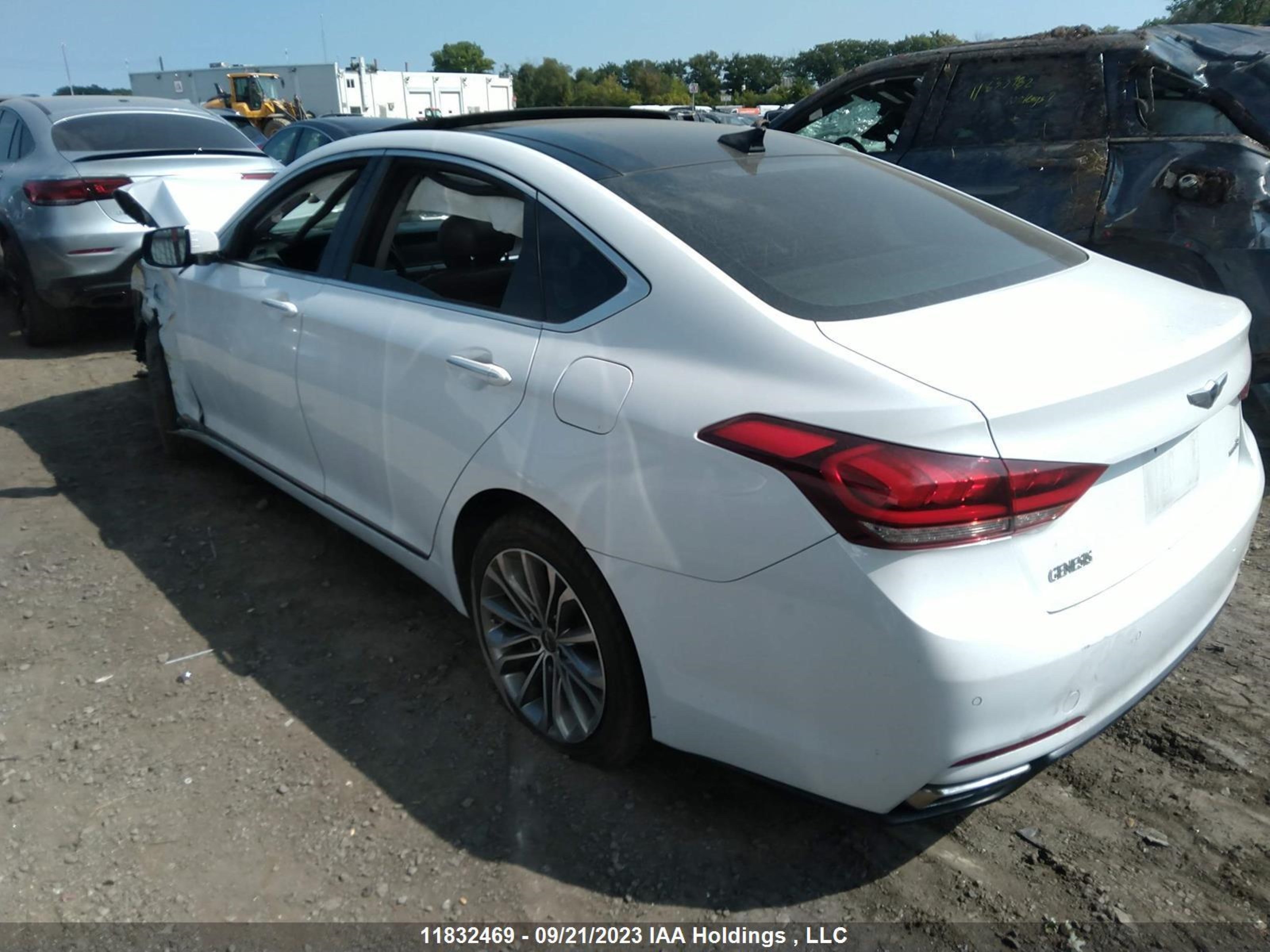 Photo 2 VIN: KMHGN4JE0FU025446 - HYUNDAI GENESIS 