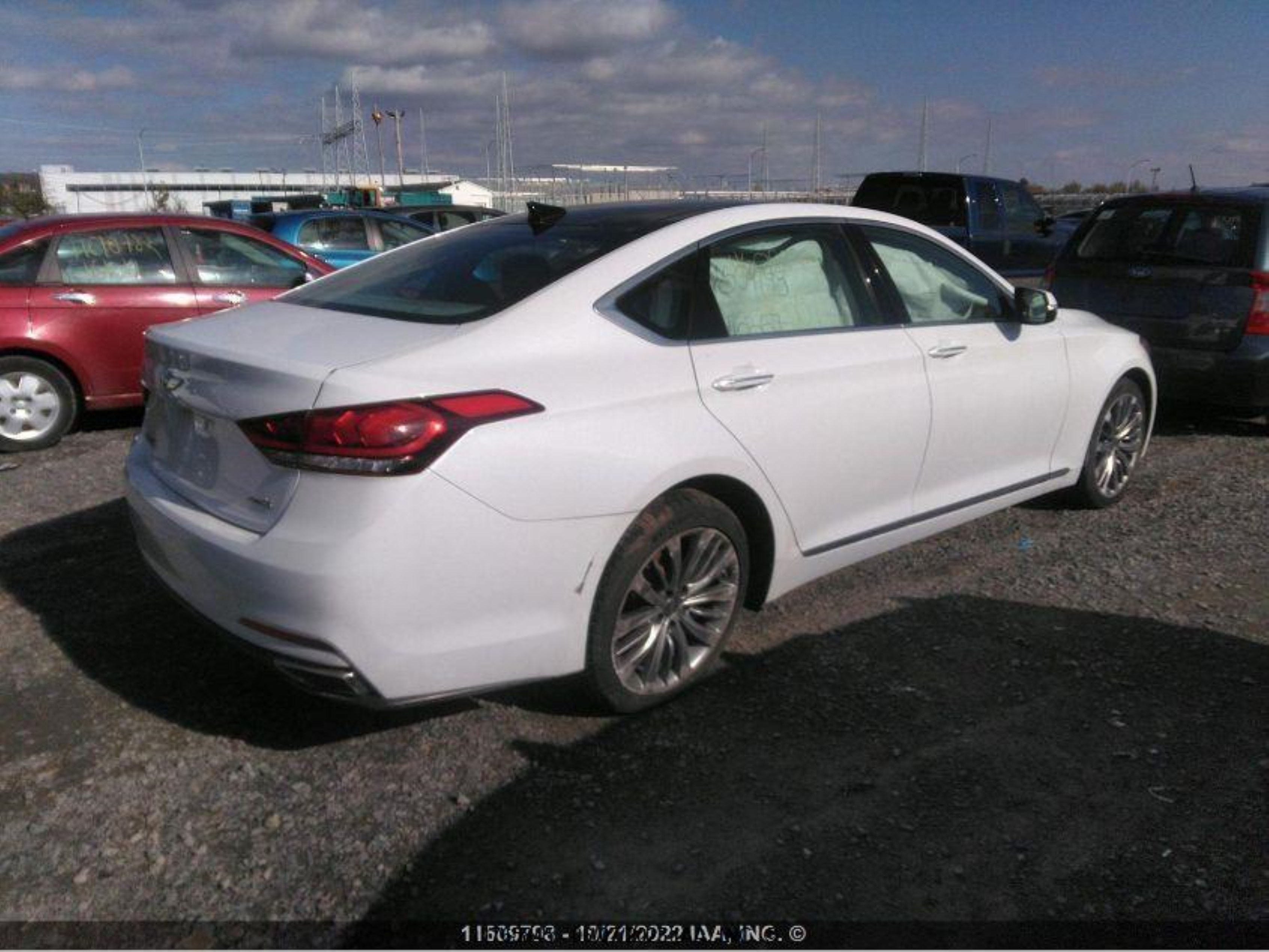 Photo 3 VIN: KMHGN4JE0GU115567 - HYUNDAI GENESIS 