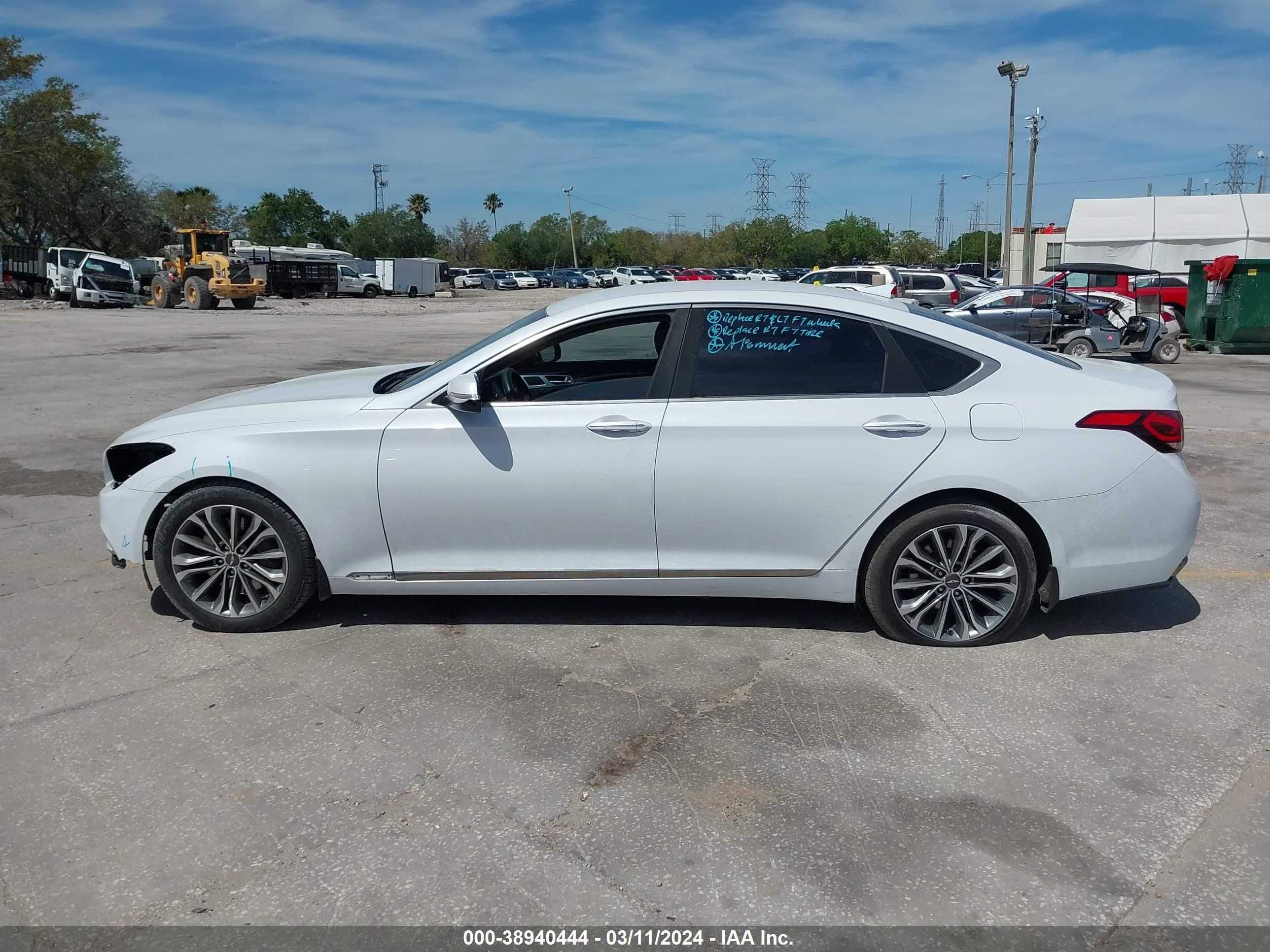 Photo 13 VIN: KMHGN4JE3GU112484 - HYUNDAI GENESIS 