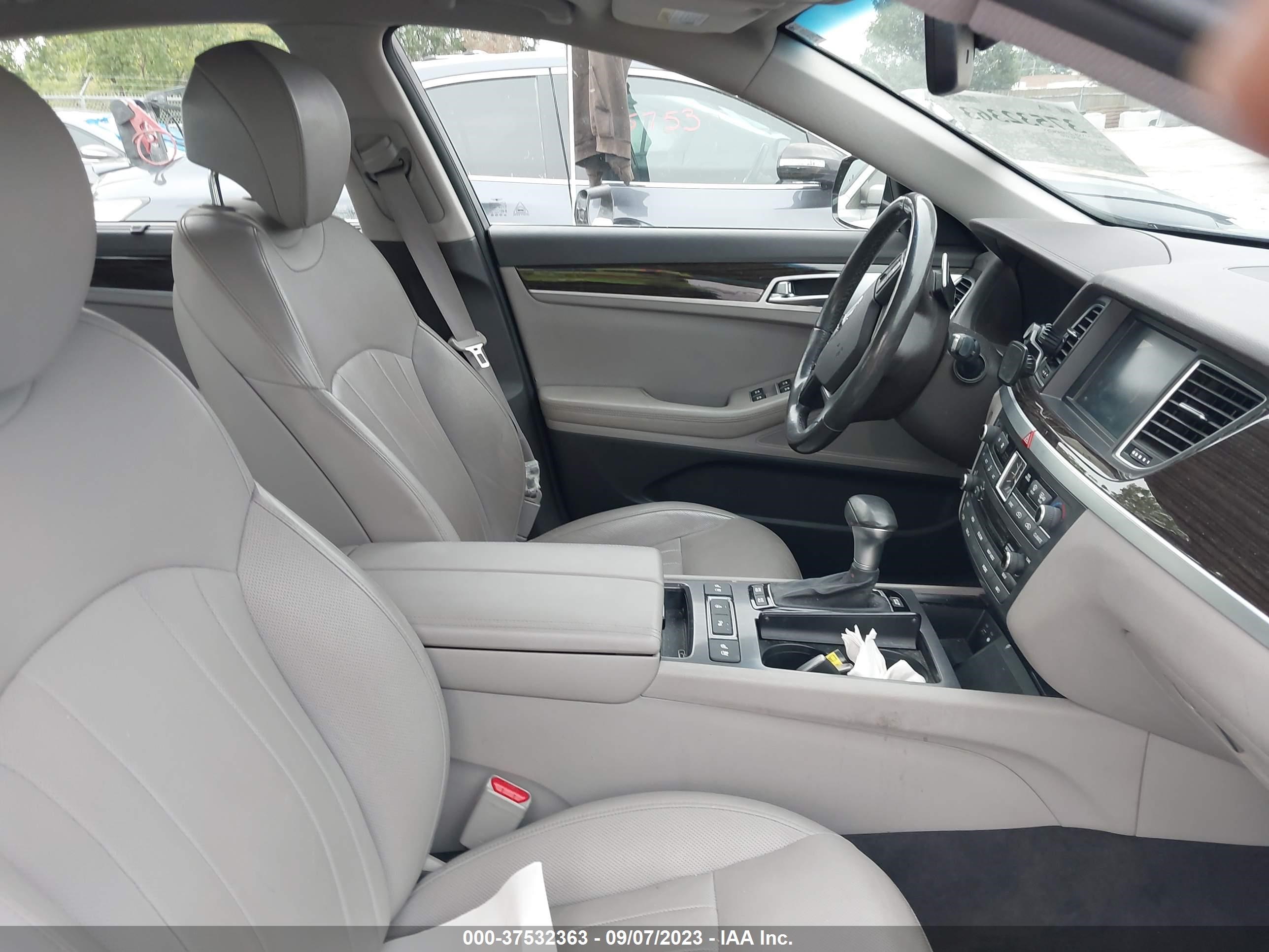 Photo 4 VIN: KMHGN4JE5JU253922 - GENESIS G80 