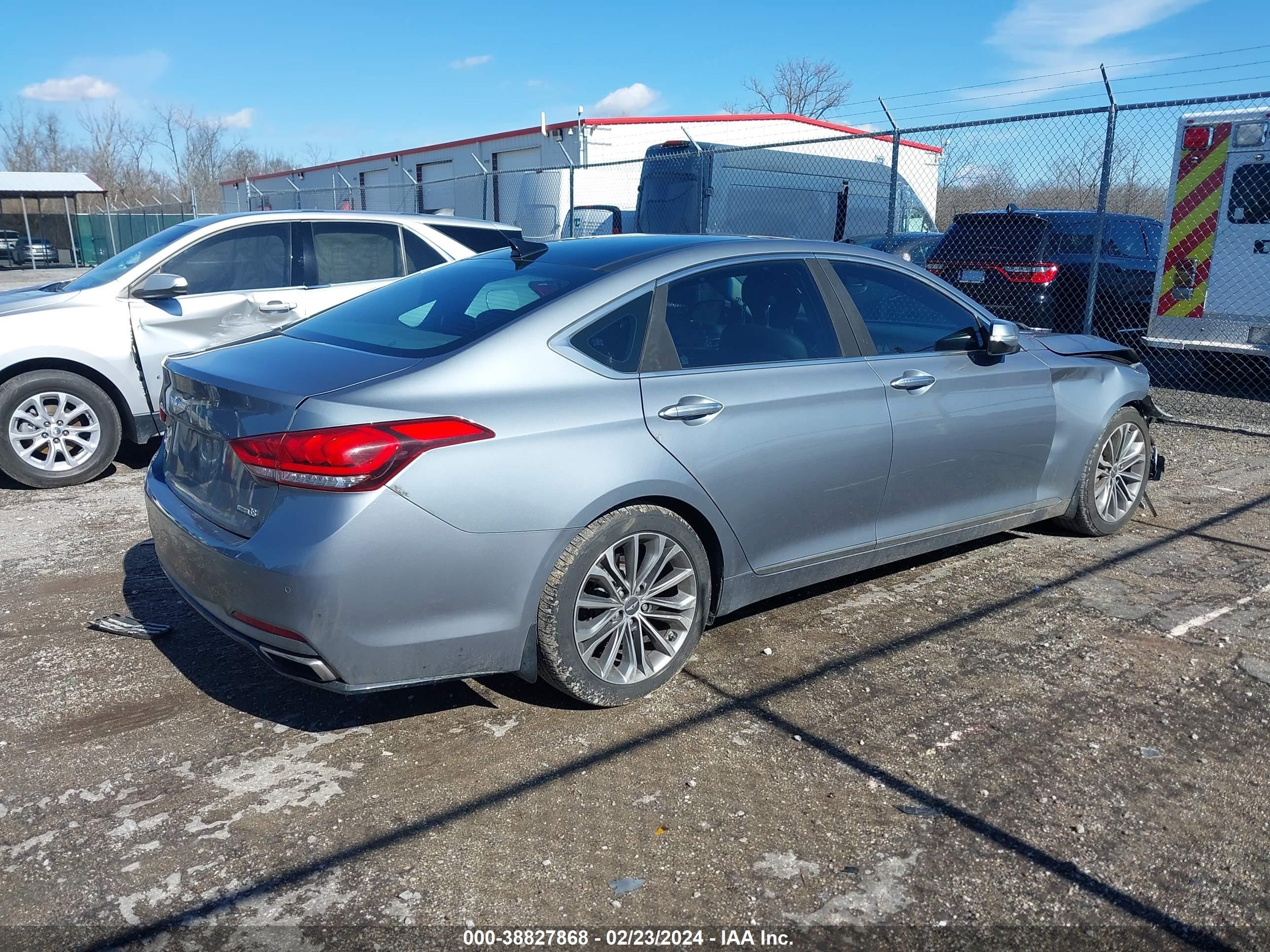 Photo 3 VIN: KMHGN4JE7FU027954 - HYUNDAI GENESIS 