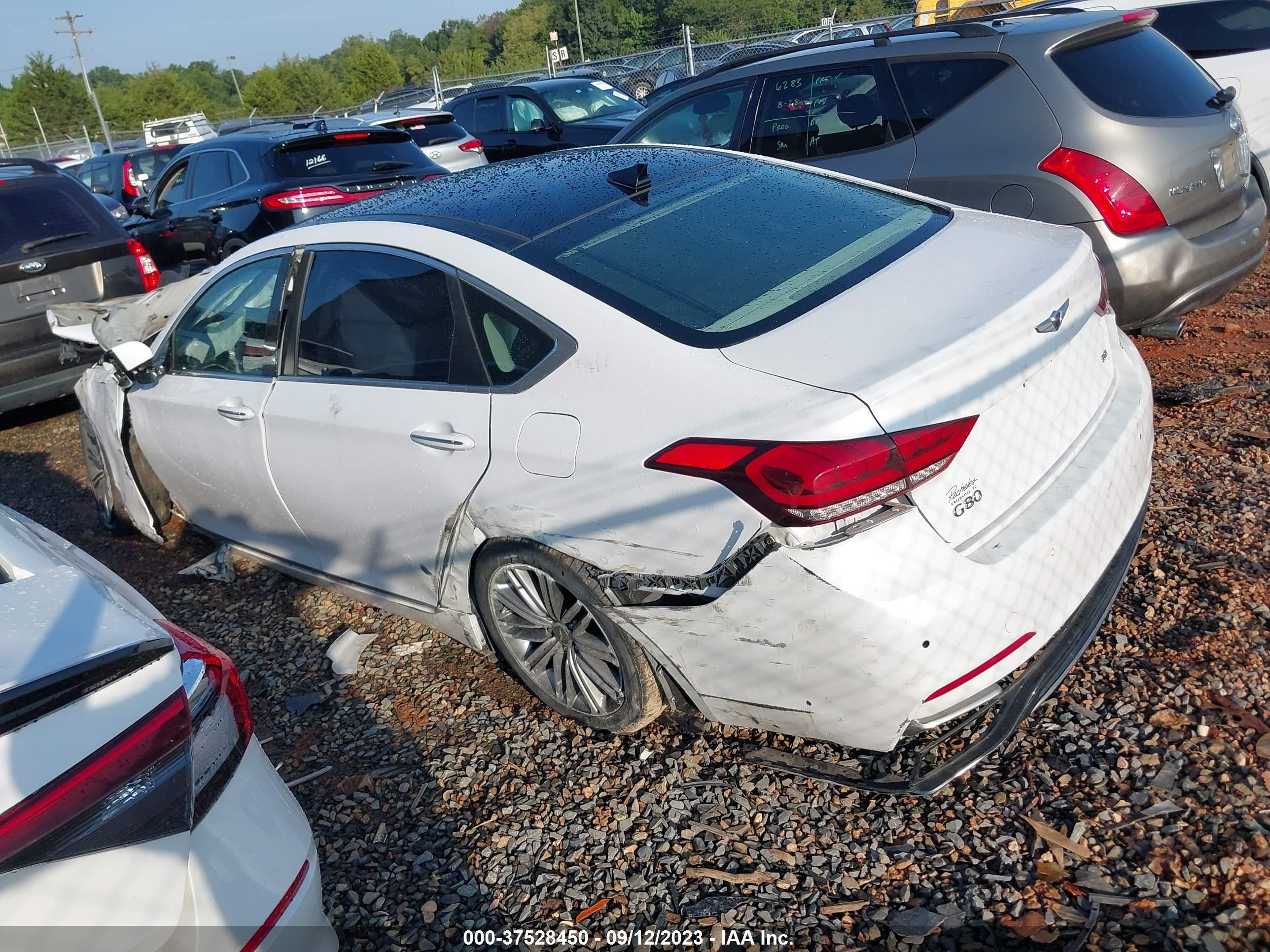 Photo 2 VIN: KMHGN4JE7JU242534 - GENESIS G80 