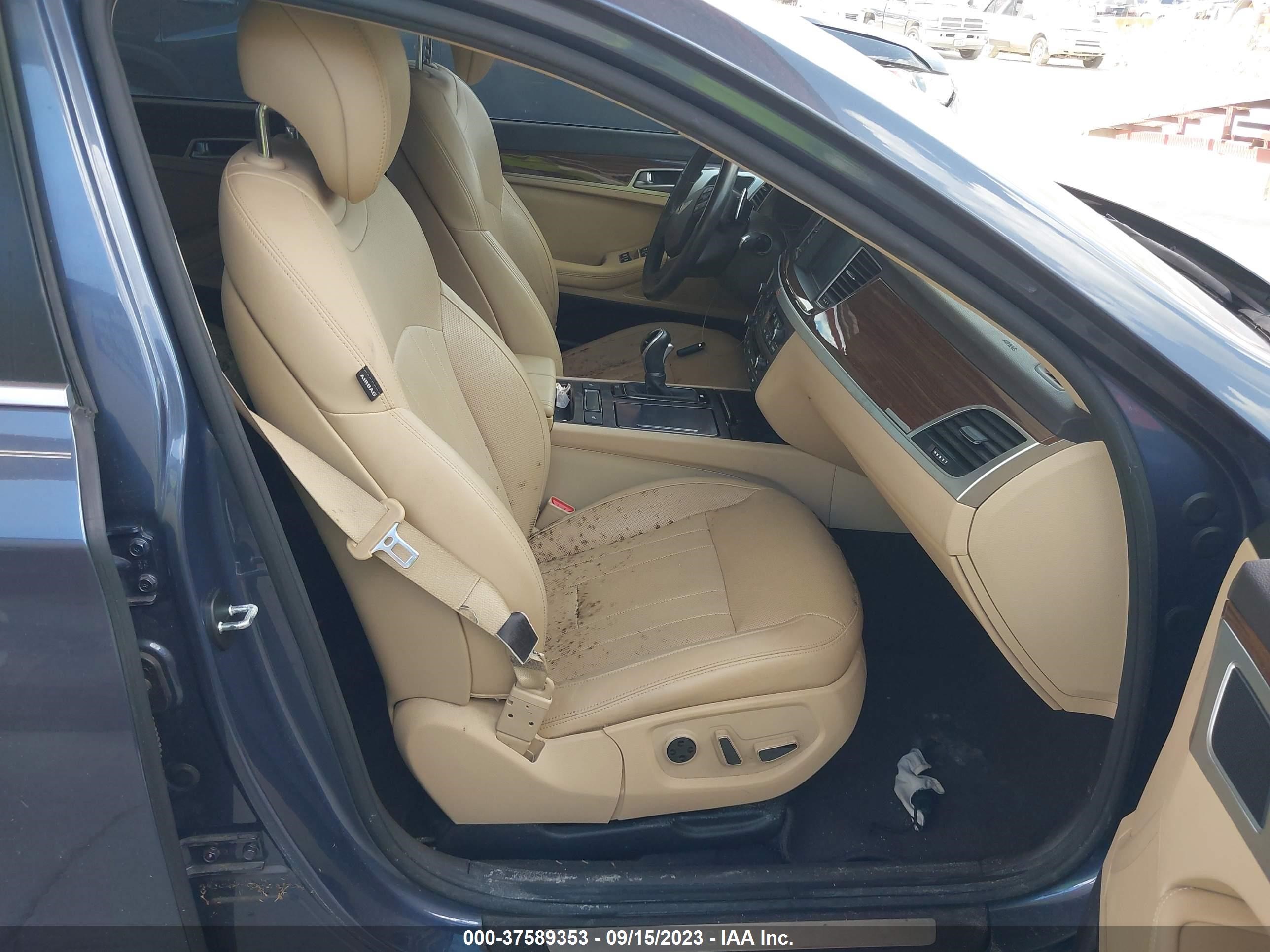 Photo 4 VIN: KMHGN4JE8FU074779 - HYUNDAI GENESIS 