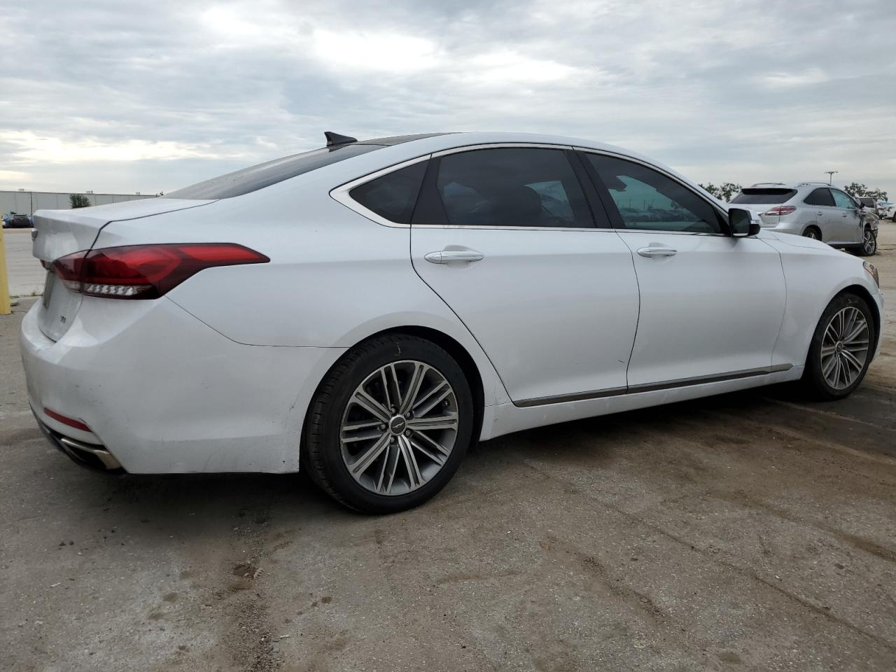 Photo 2 VIN: KMHGN4JEXJU225307 - GENESIS G80 