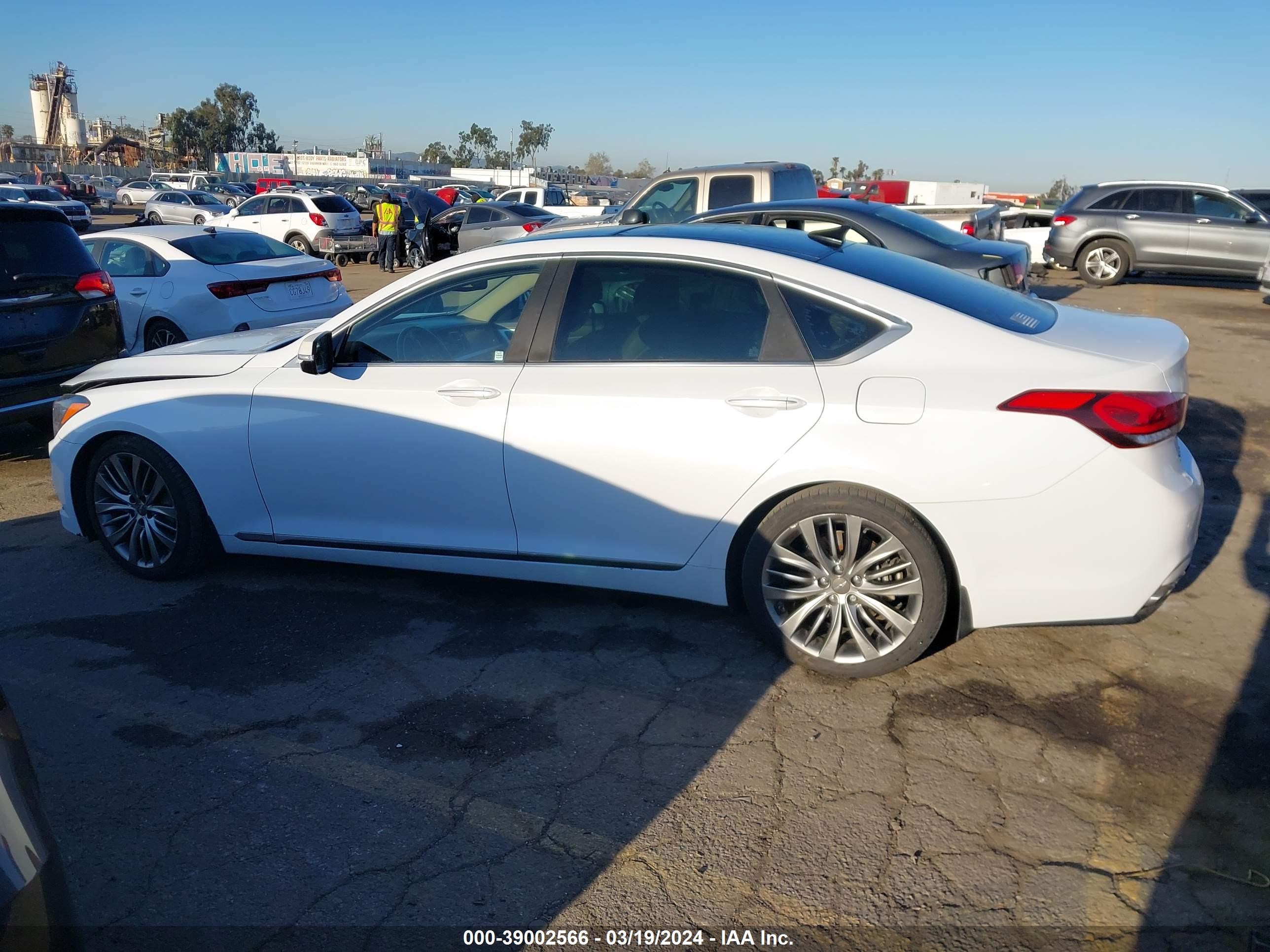 Photo 14 VIN: KMHGN4JF1FU051725 - HYUNDAI GENESIS 