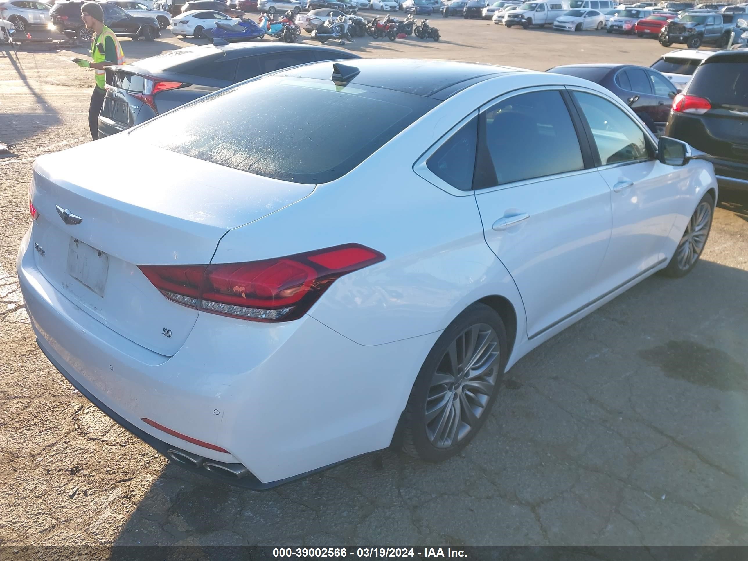 Photo 3 VIN: KMHGN4JF1FU051725 - HYUNDAI GENESIS 