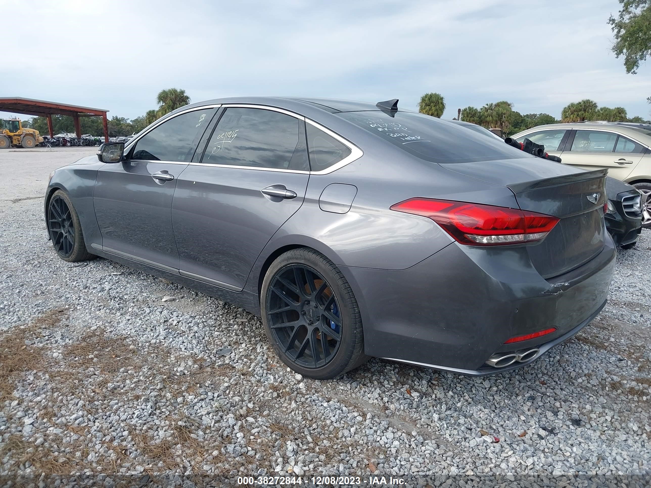 Photo 2 VIN: KMHGN4JF1FU093912 - HYUNDAI GENESIS 