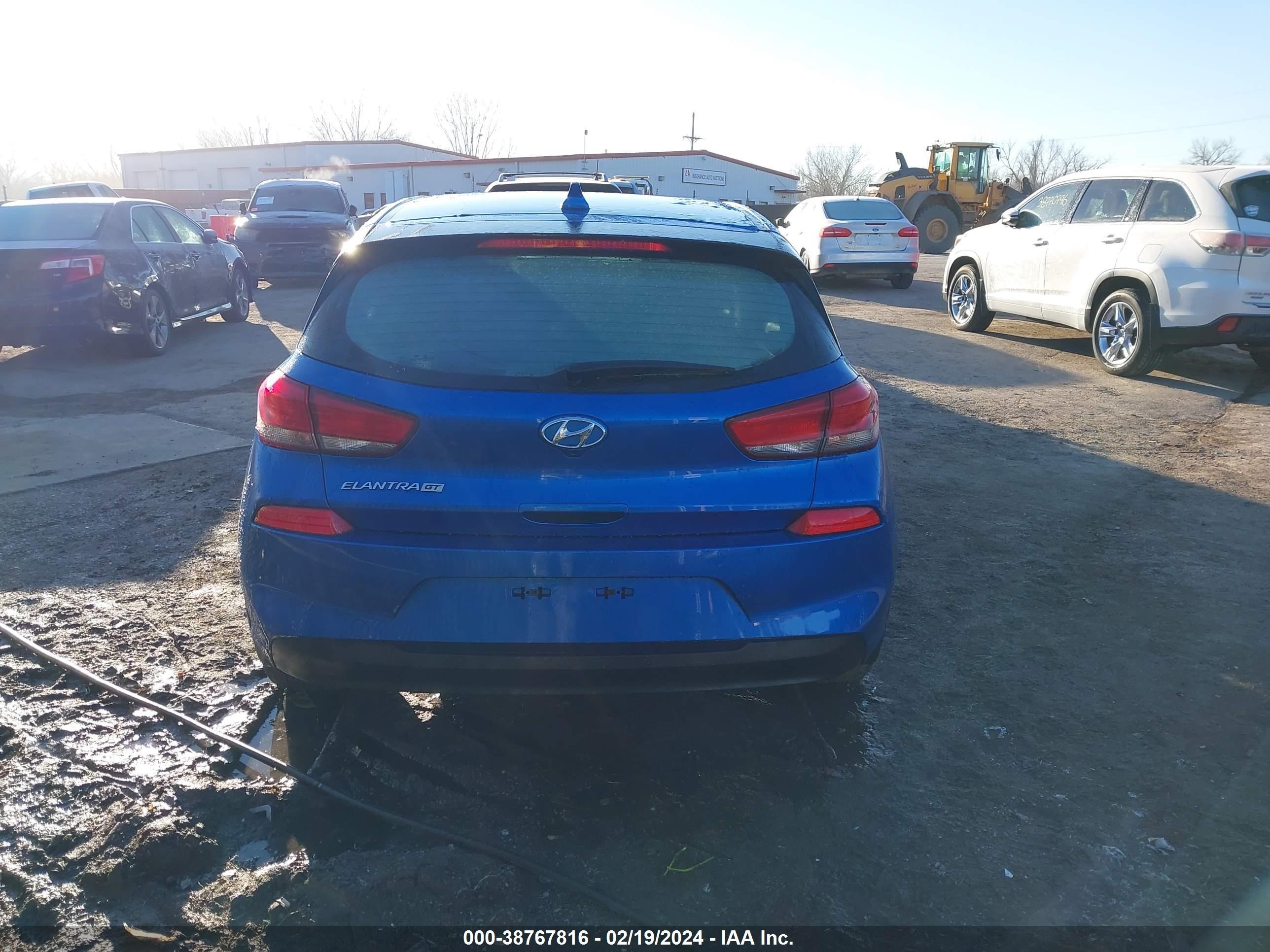 Photo 15 VIN: KMHH350E0JU010679 - HYUNDAI ELANTRA 