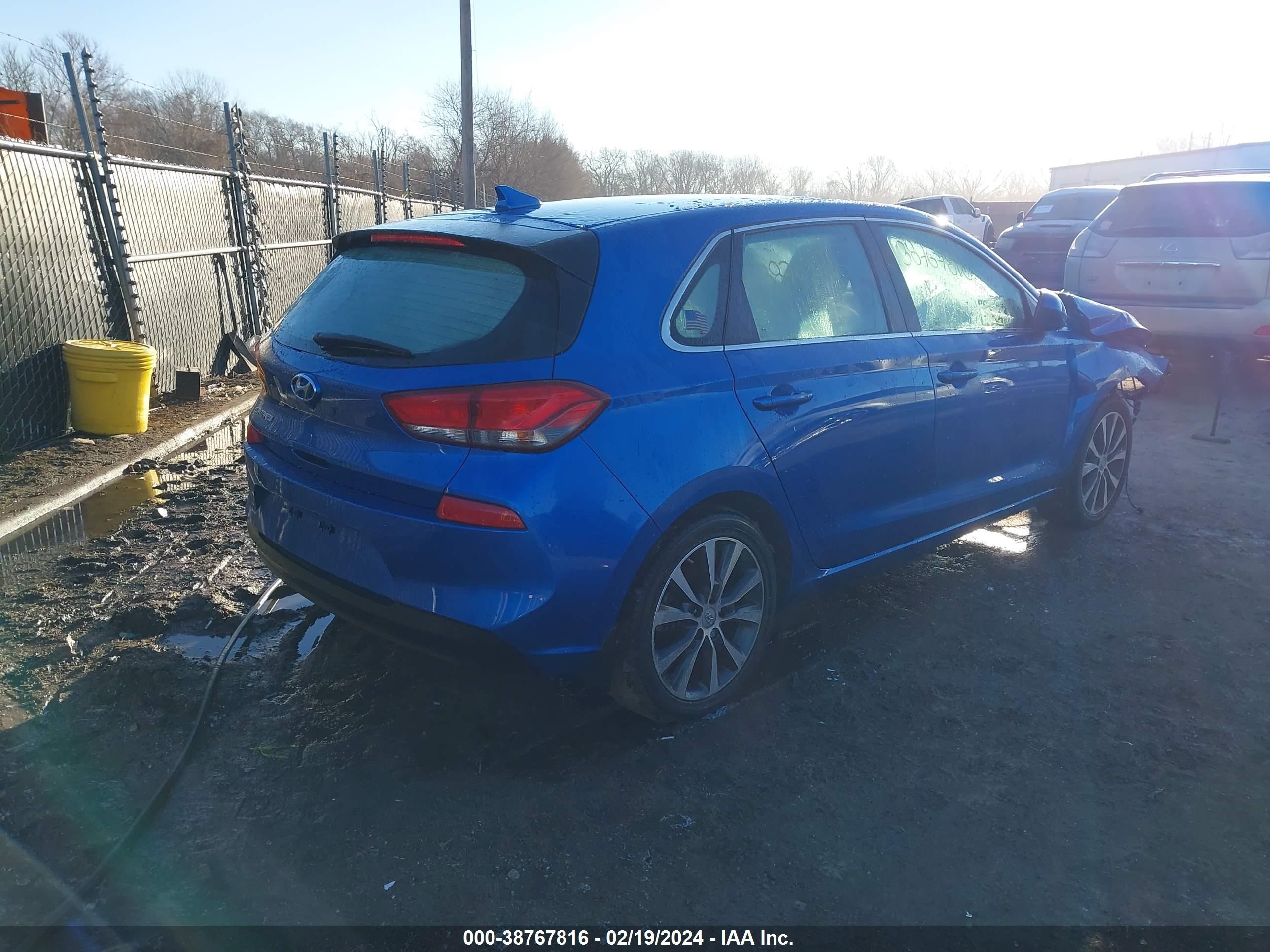 Photo 3 VIN: KMHH350E0JU010679 - HYUNDAI ELANTRA 