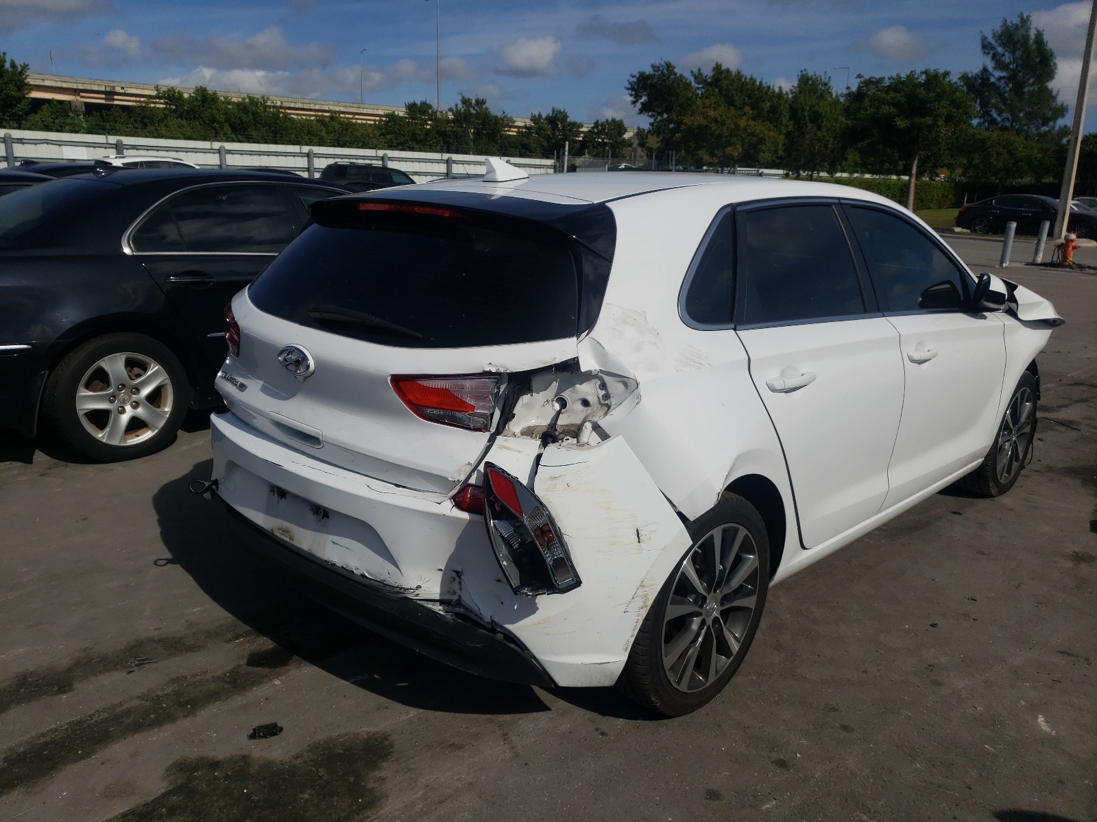 Photo 3 VIN: KMHH35LE0JU017403 - HYUNDAI ELANTRA GT 