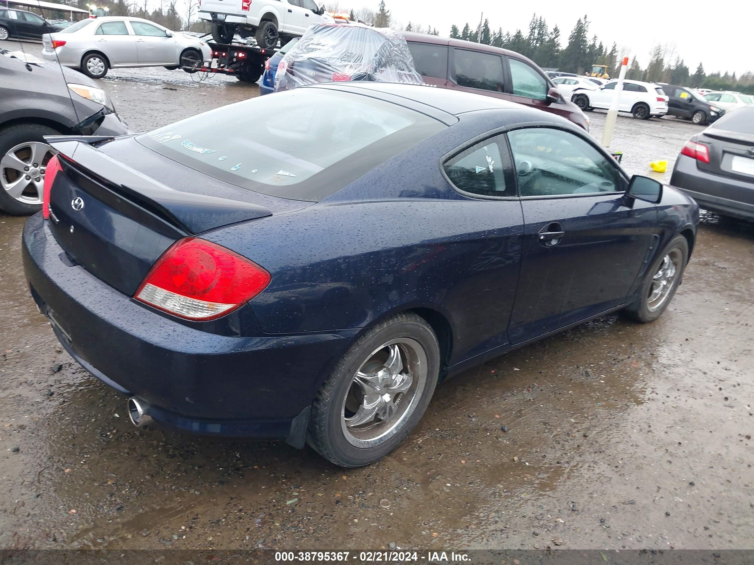 Photo 3 VIN: KMHHM65D45U178186 - HYUNDAI TIBURON 