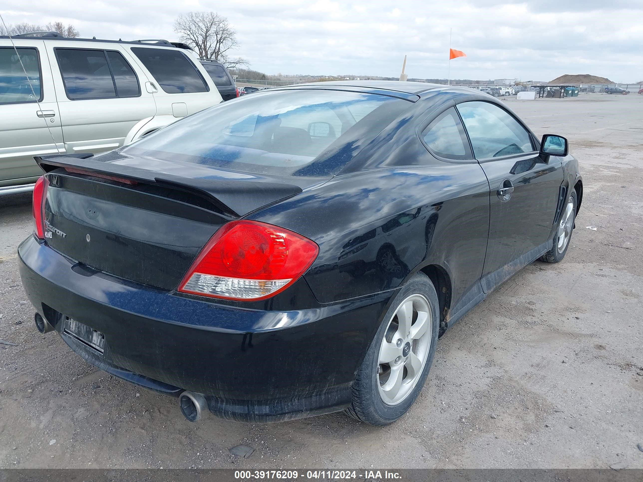 Photo 3 VIN: KMHHM65D45U184960 - HYUNDAI TIBURON 