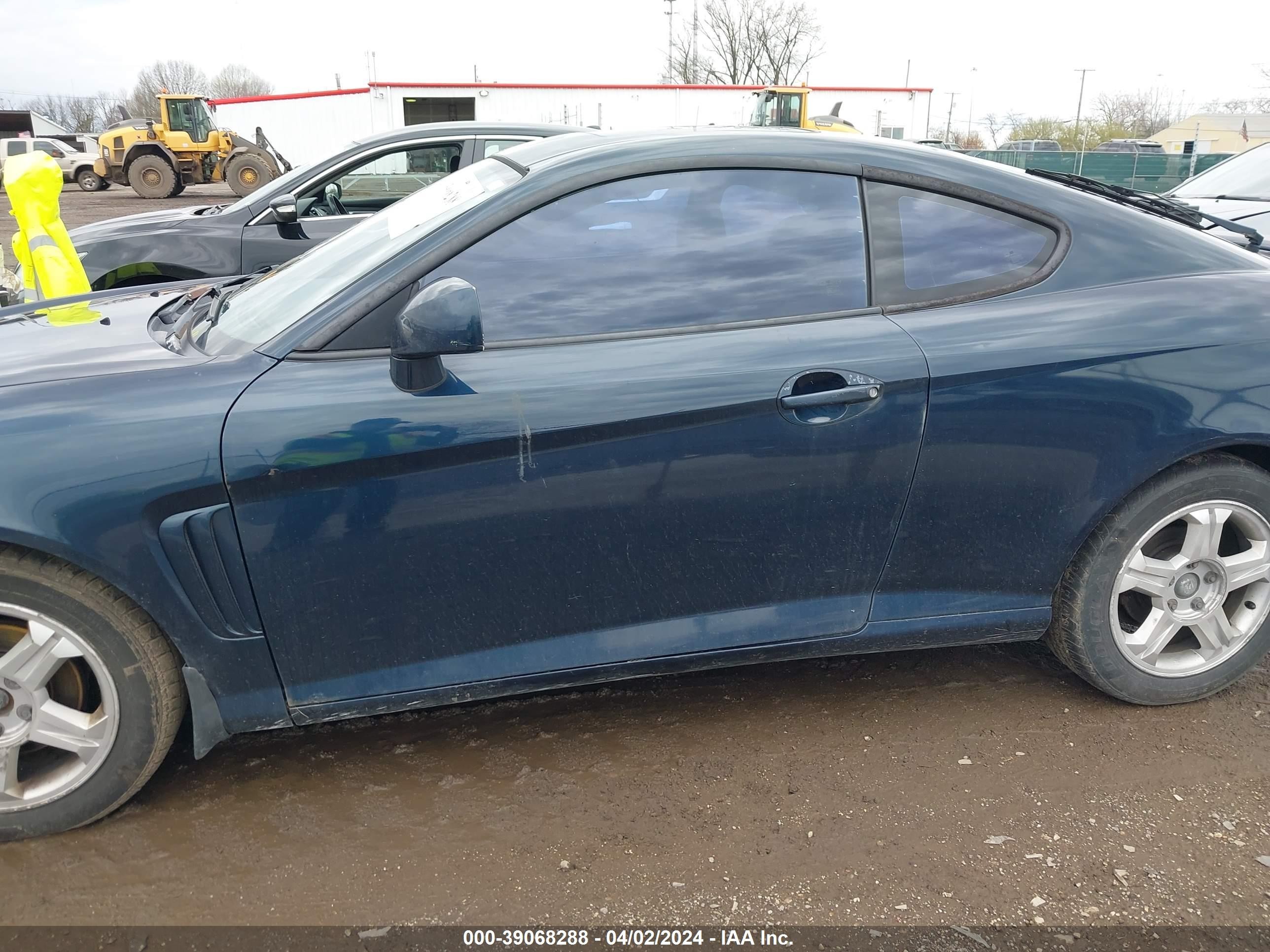 Photo 13 VIN: KMHHM65DX3U062567 - HYUNDAI TIBURON 