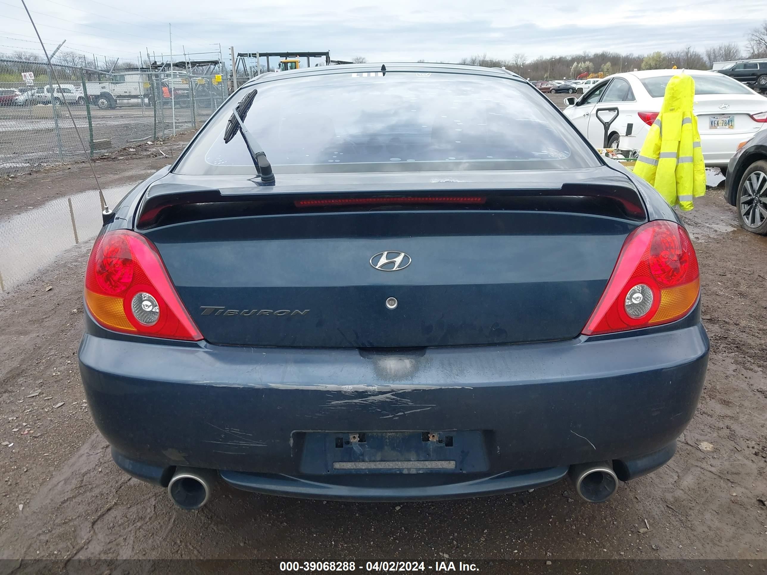 Photo 15 VIN: KMHHM65DX3U062567 - HYUNDAI TIBURON 