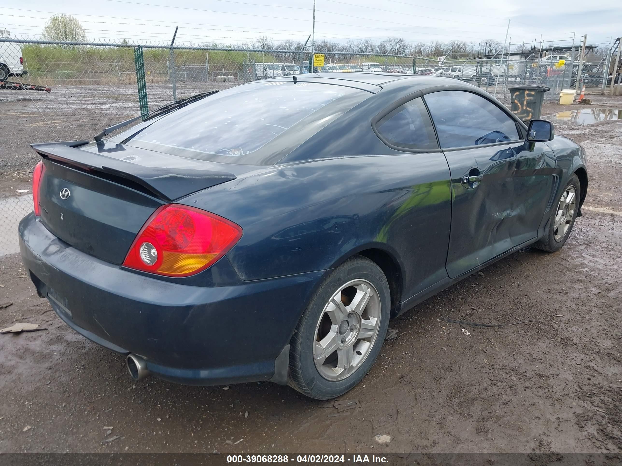 Photo 3 VIN: KMHHM65DX3U062567 - HYUNDAI TIBURON 