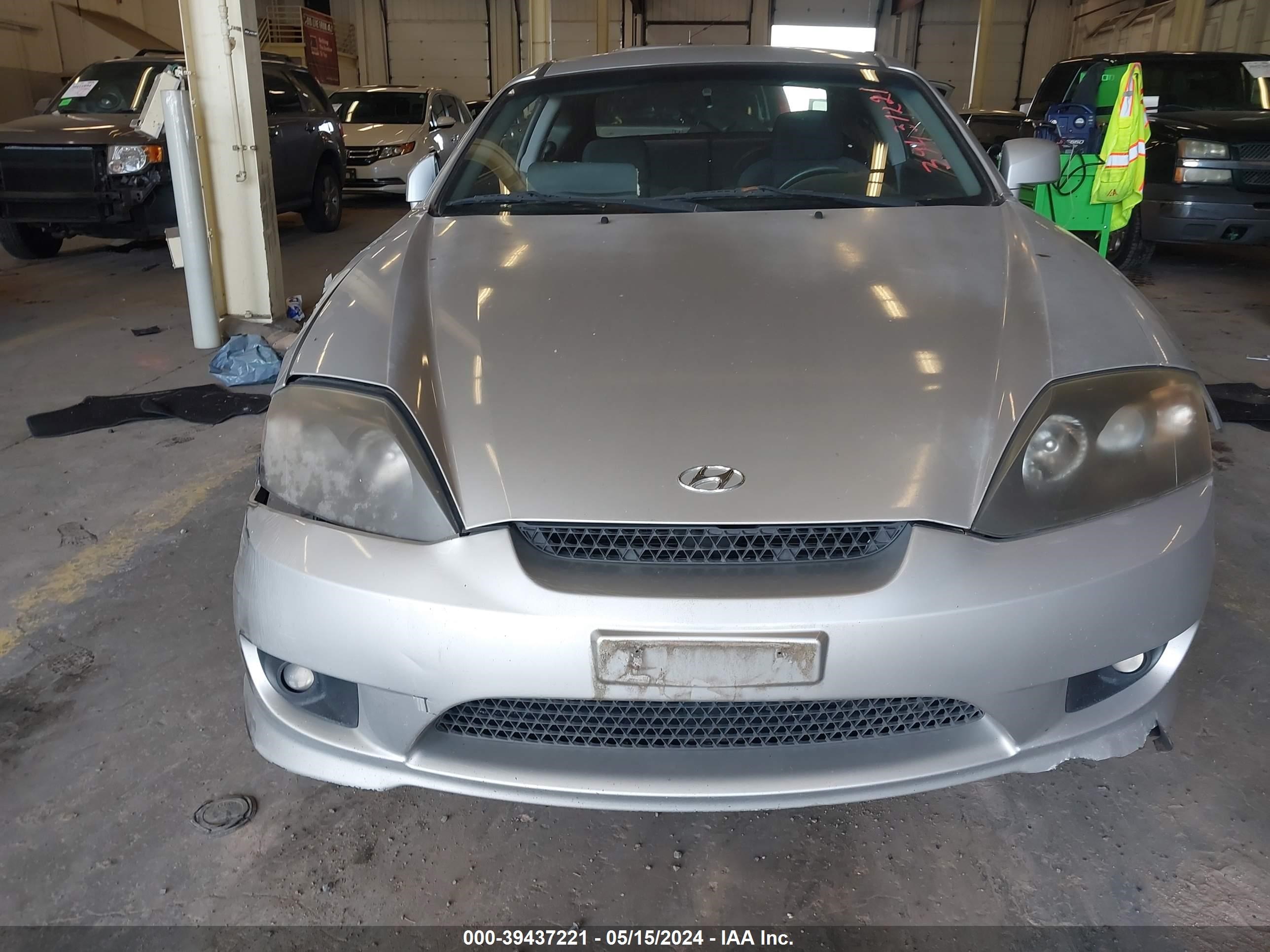 Photo 11 VIN: KMHHM65DX6U227411 - HYUNDAI TIBURON 