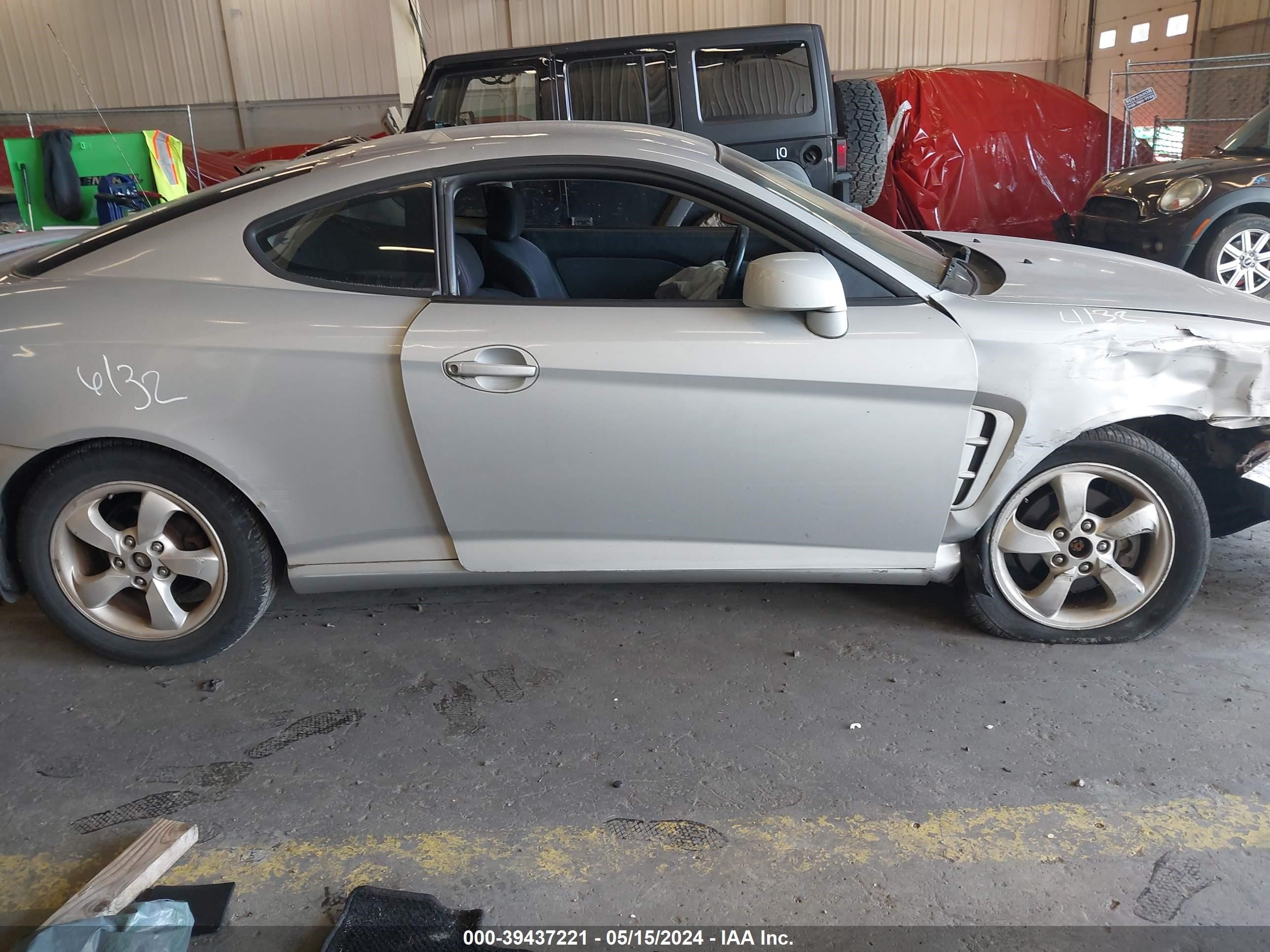 Photo 12 VIN: KMHHM65DX6U227411 - HYUNDAI TIBURON 