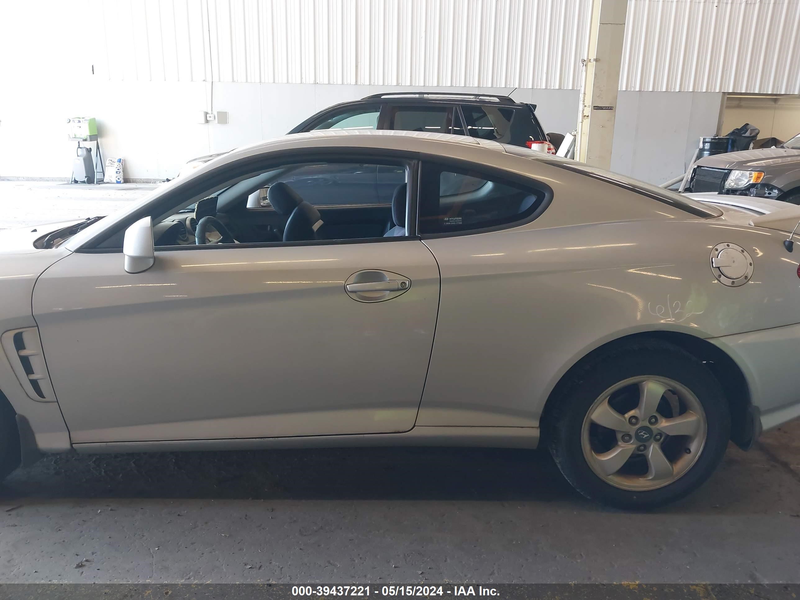 Photo 13 VIN: KMHHM65DX6U227411 - HYUNDAI TIBURON 