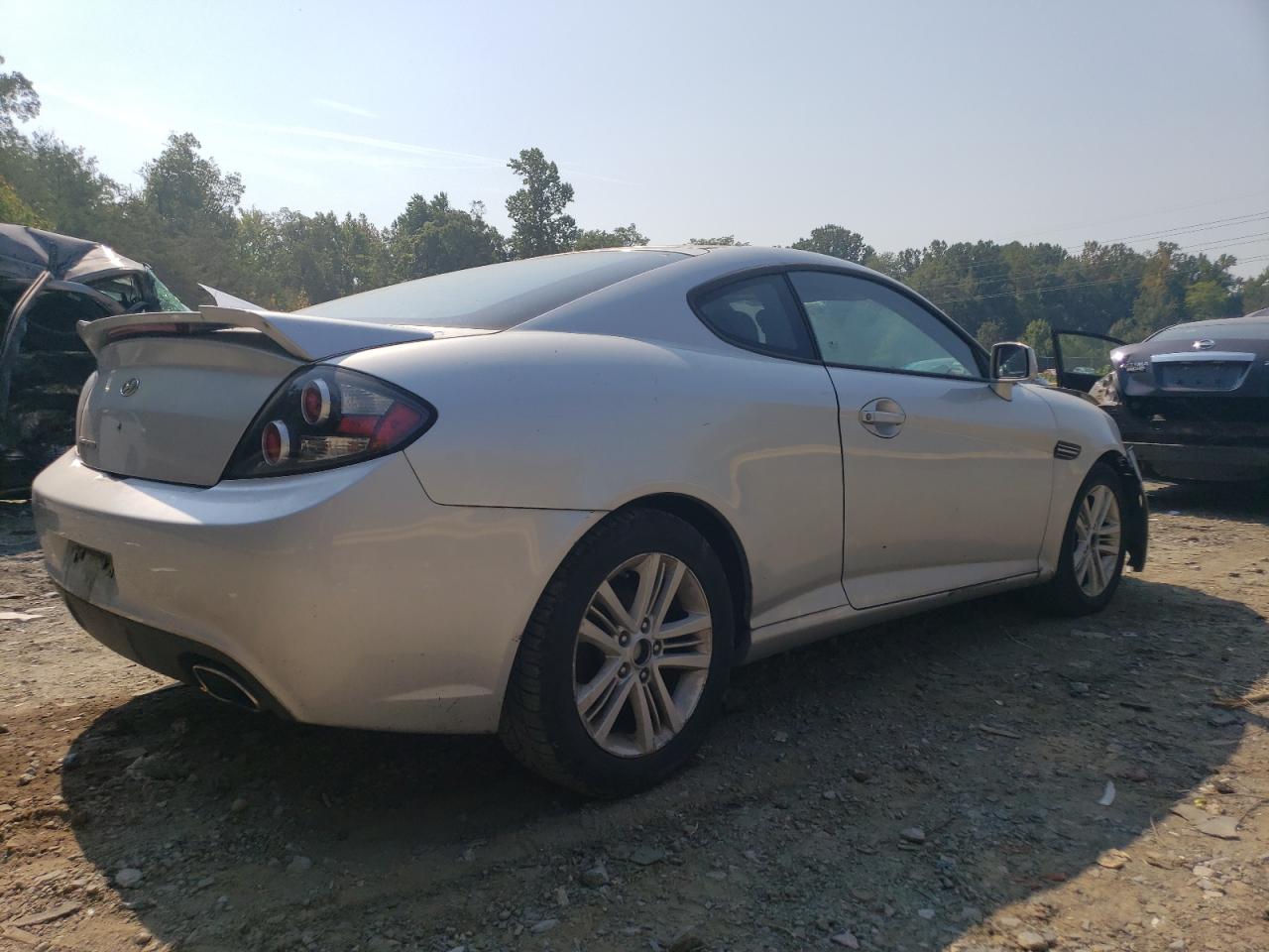 Photo 2 VIN: KMHHM66D78U275112 - HYUNDAI TIBURON 