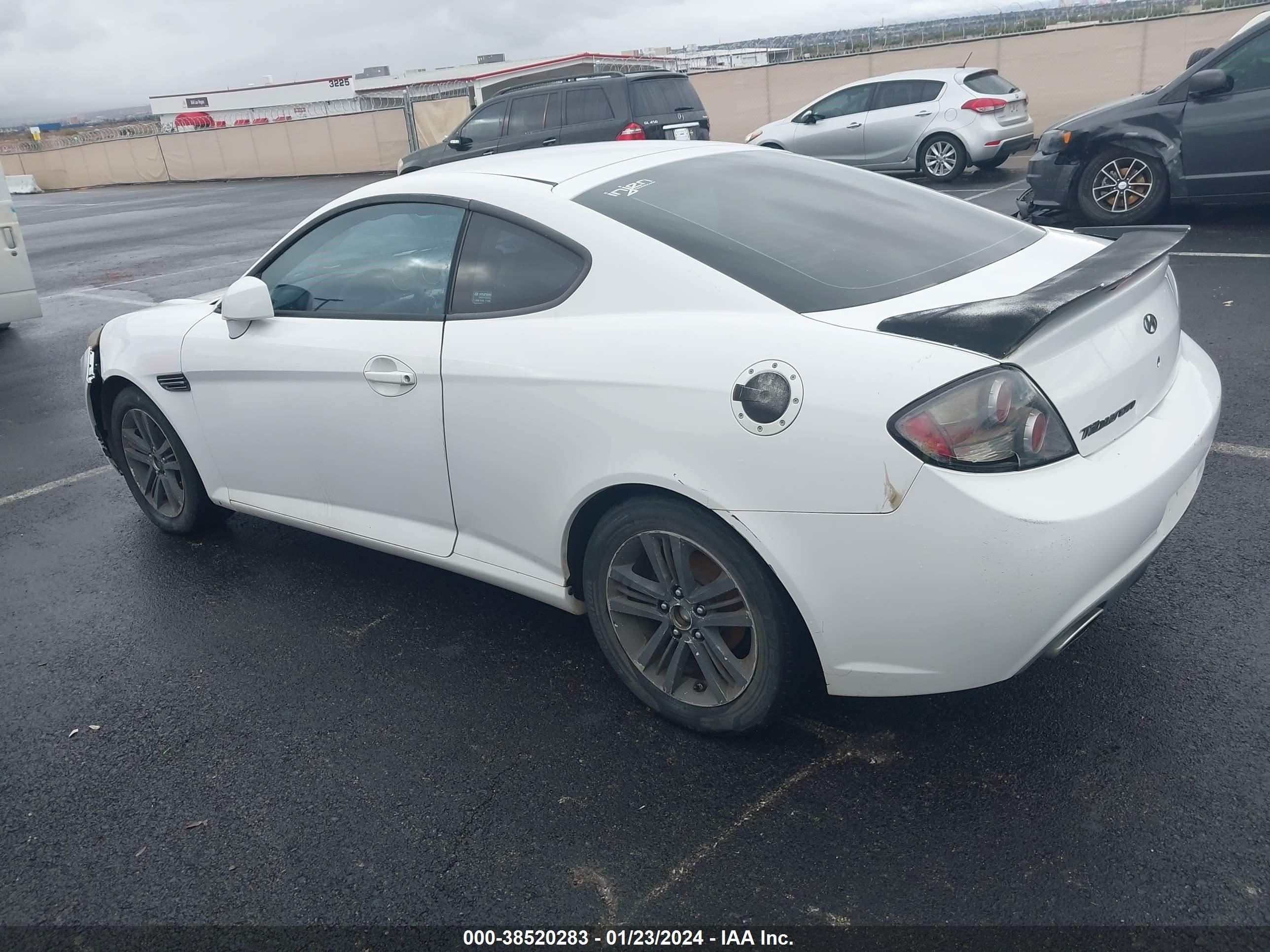 Photo 2 VIN: KMHHM66D97U255829 - HYUNDAI TIBURON 