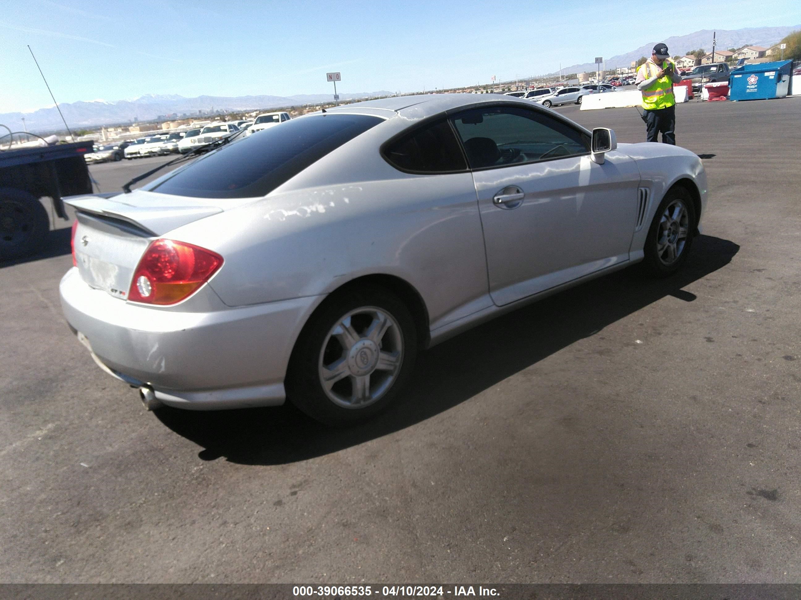 Photo 3 VIN: KMHHN65F33U096056 - HYUNDAI TIBURON 