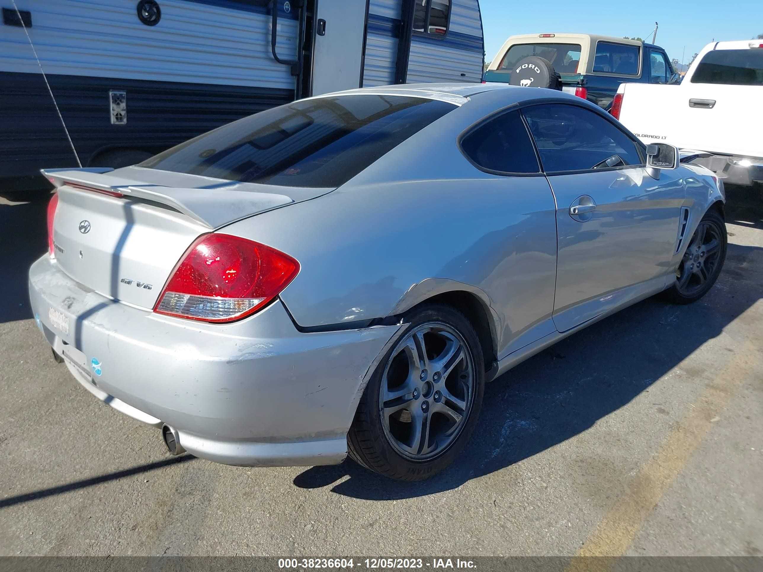 Photo 3 VIN: KMHHN65F55U169141 - HYUNDAI TIBURON 