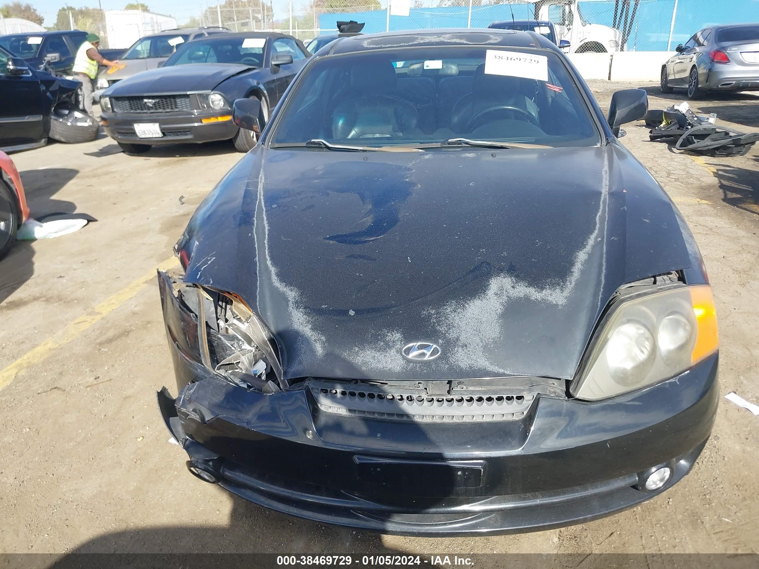 Photo 11 VIN: KMHHN65F94U137212 - HYUNDAI TIBURON 