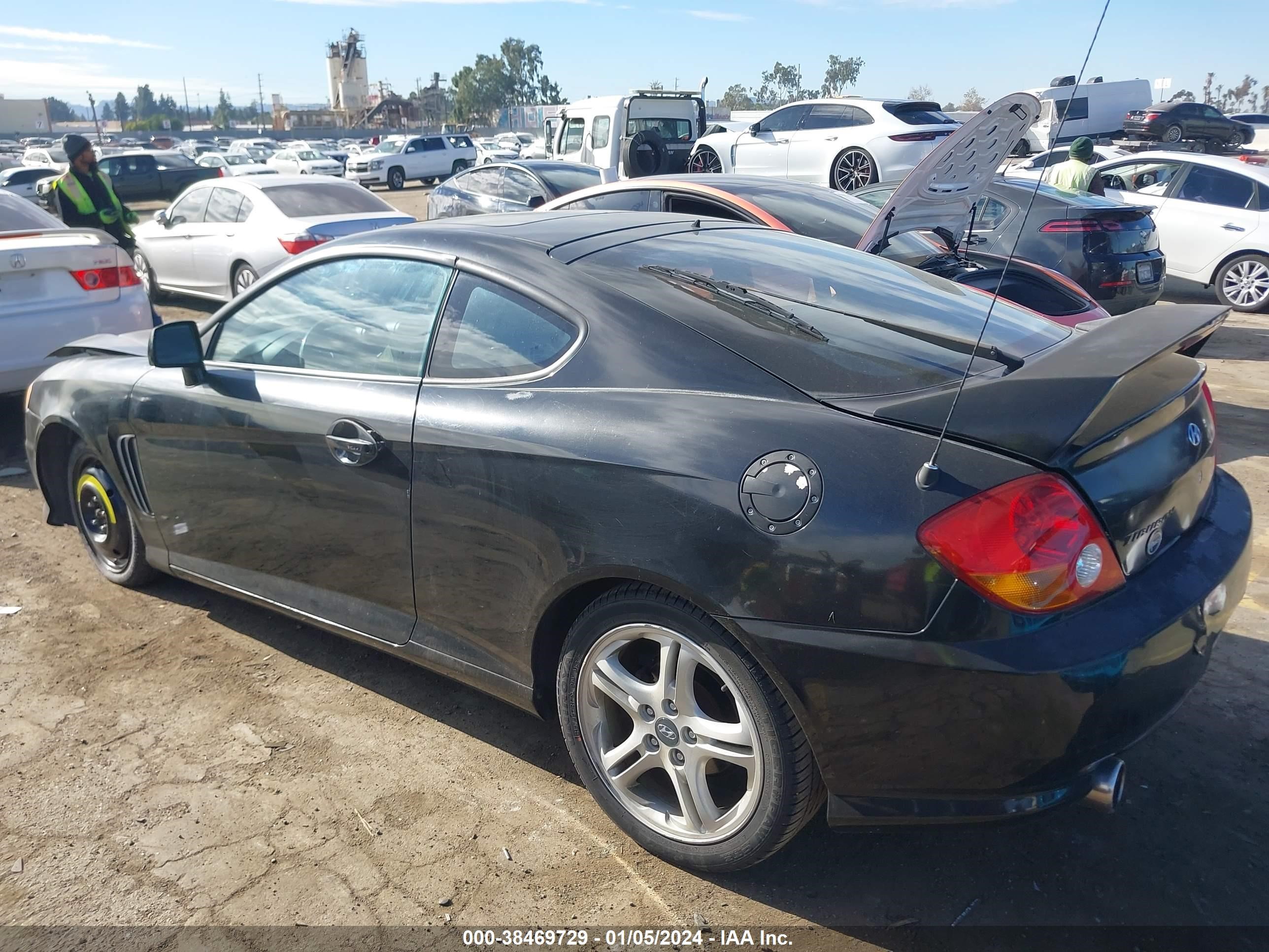 Photo 2 VIN: KMHHN65F94U137212 - HYUNDAI TIBURON 