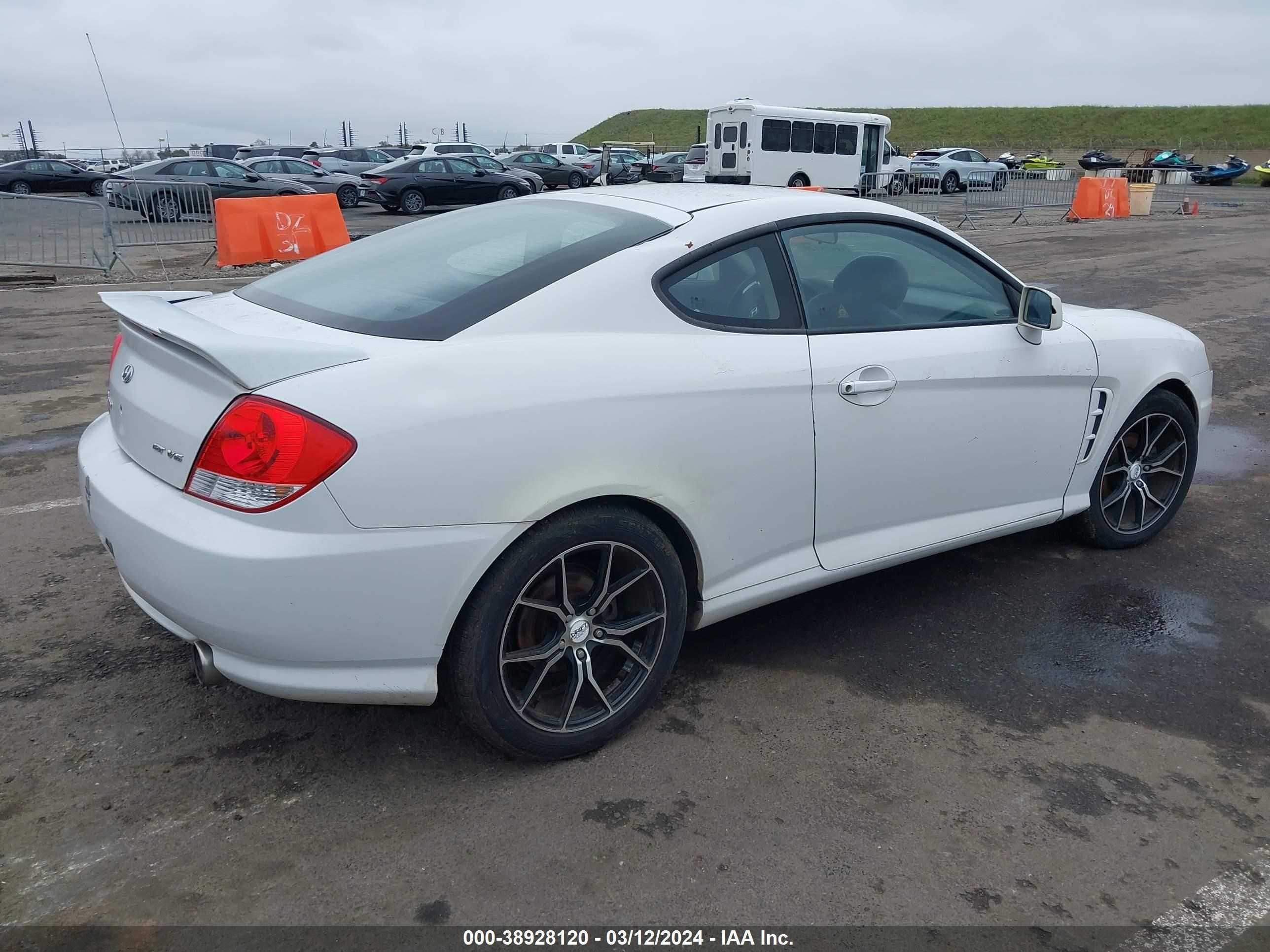 Photo 3 VIN: KMHHN65F95U172933 - HYUNDAI TIBURON 