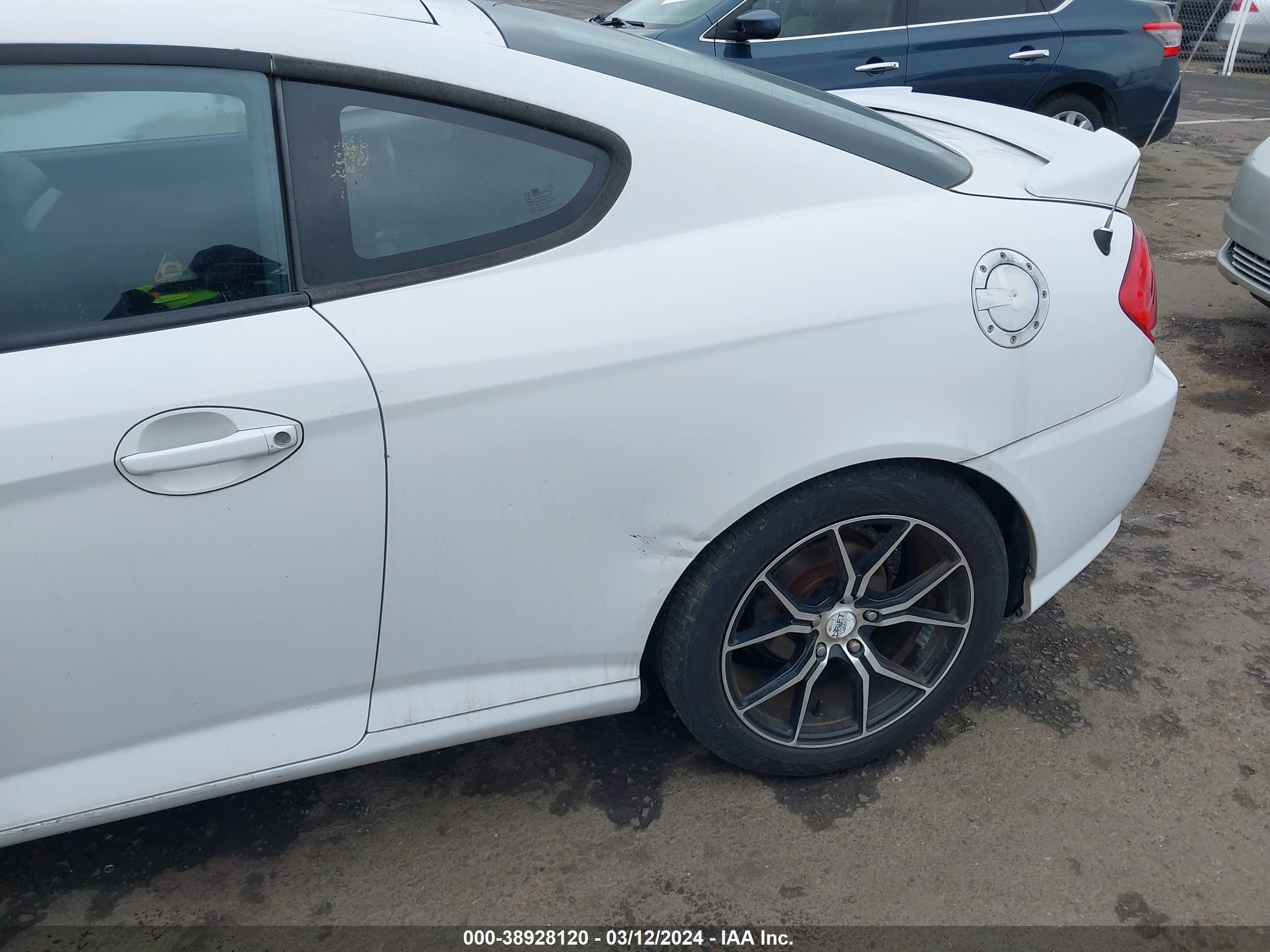 Photo 5 VIN: KMHHN65F95U172933 - HYUNDAI TIBURON 