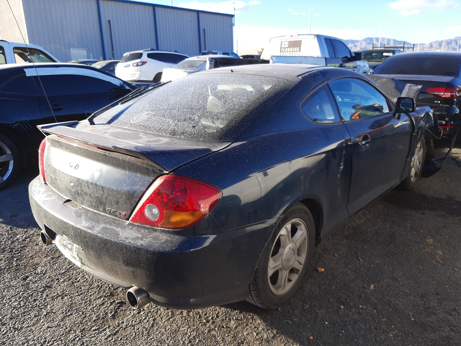 Photo 3 VIN: KMHHN65FX3U013027 - HYUNDAI TIBURON GT 