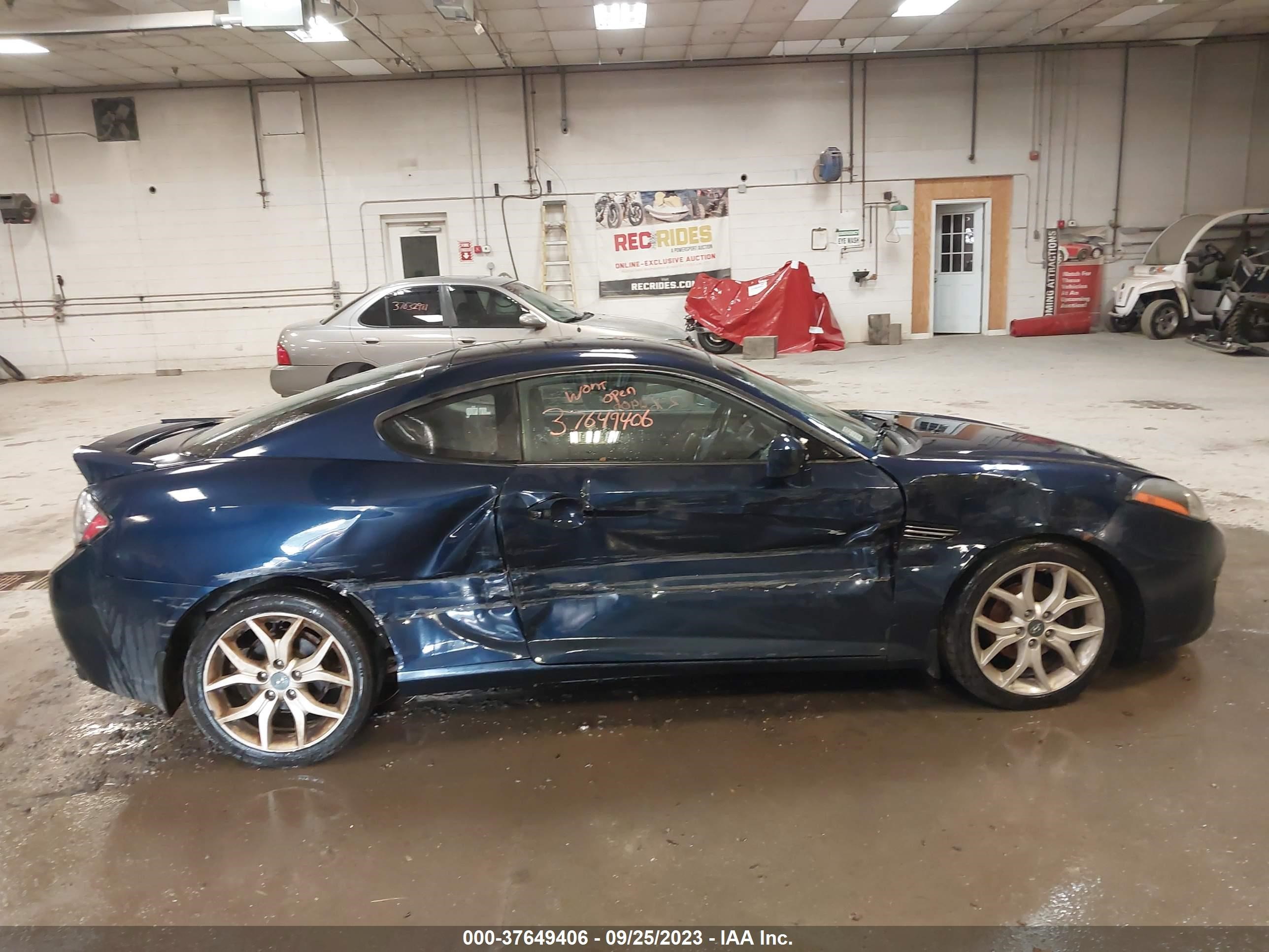 Photo 12 VIN: KMHHN66F28U281835 - HYUNDAI TIBURON 