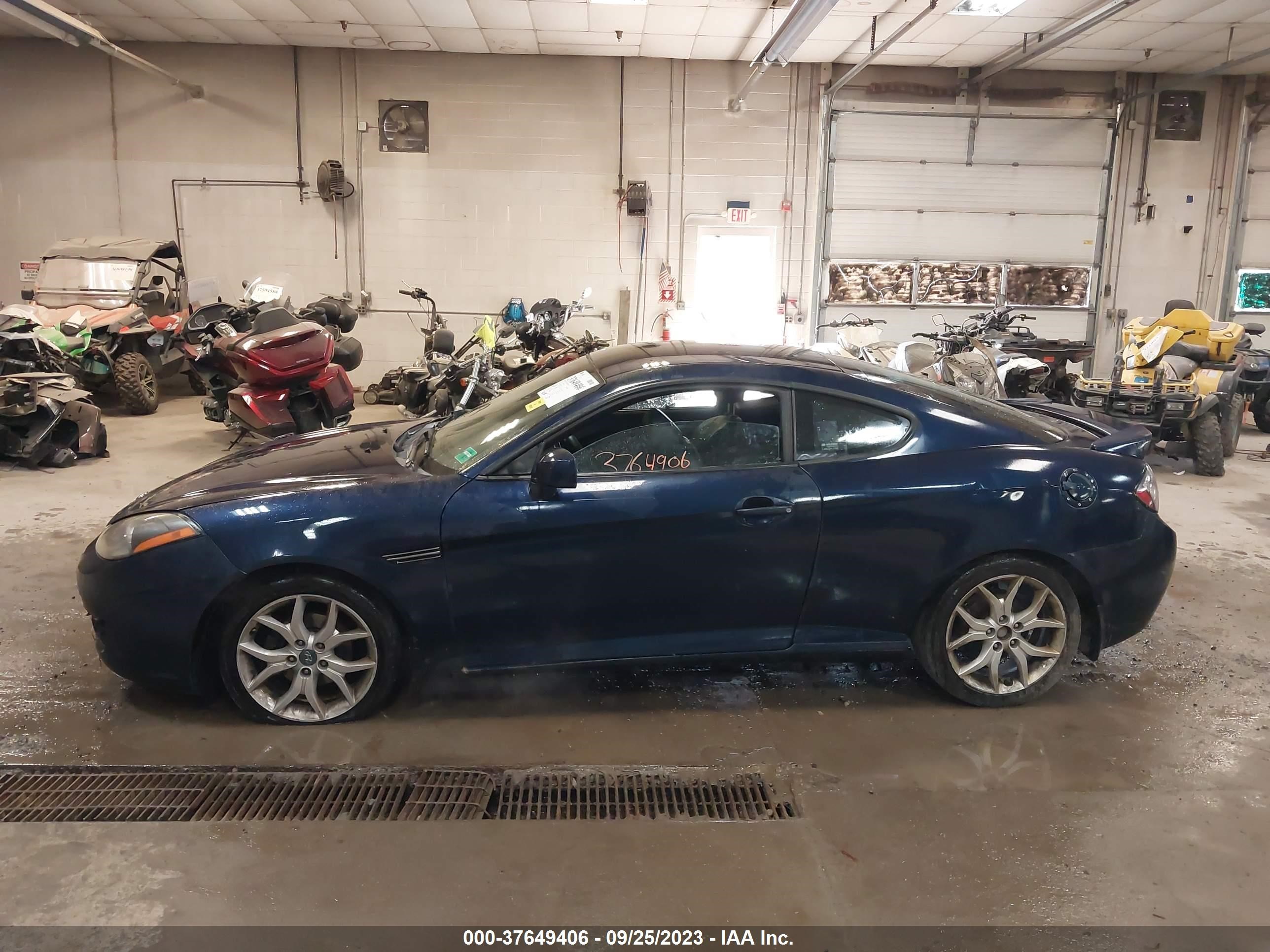 Photo 13 VIN: KMHHN66F28U281835 - HYUNDAI TIBURON 