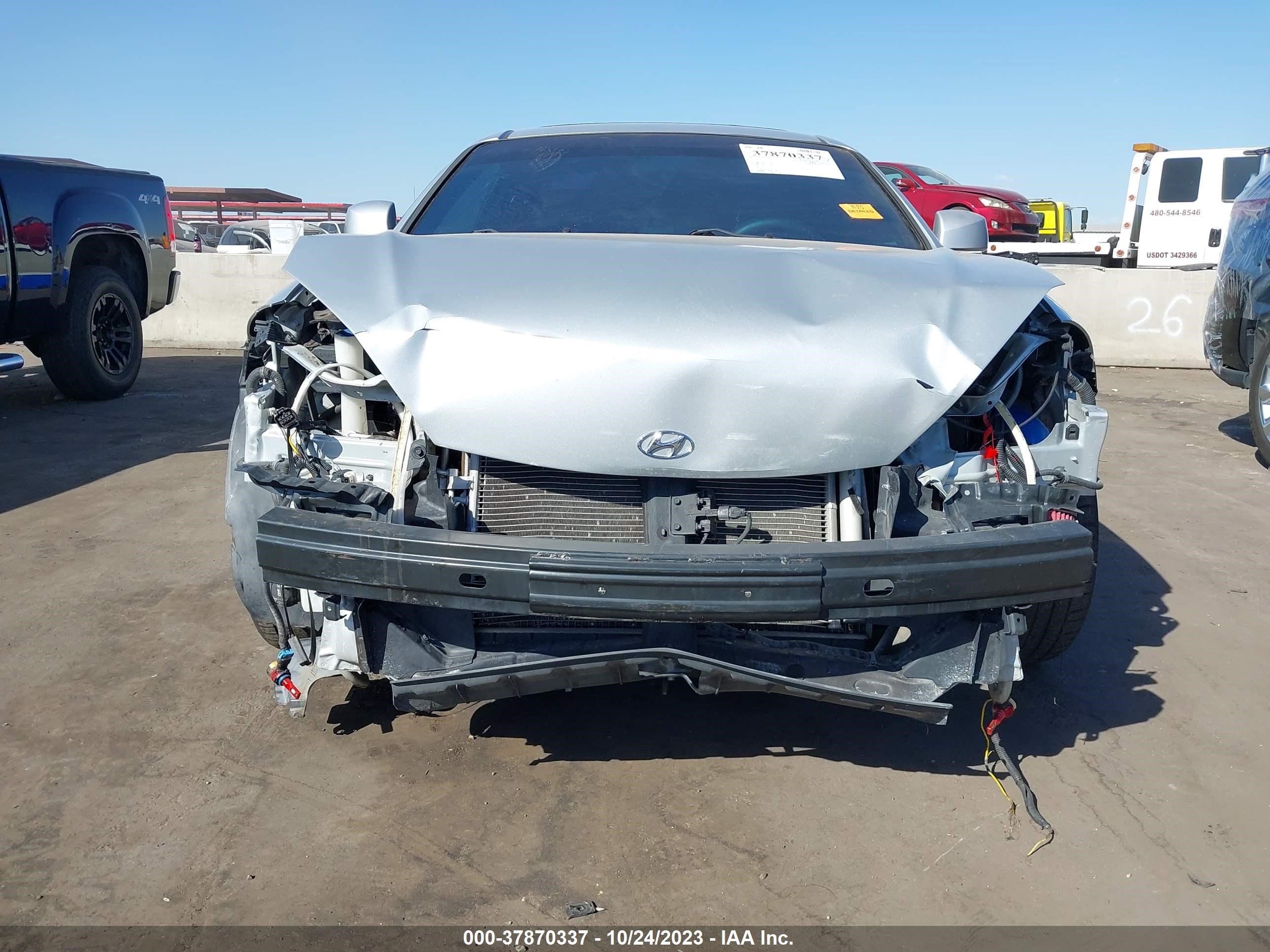 Photo 12 VIN: KMHHN66F37U245943 - HYUNDAI TIBURON 