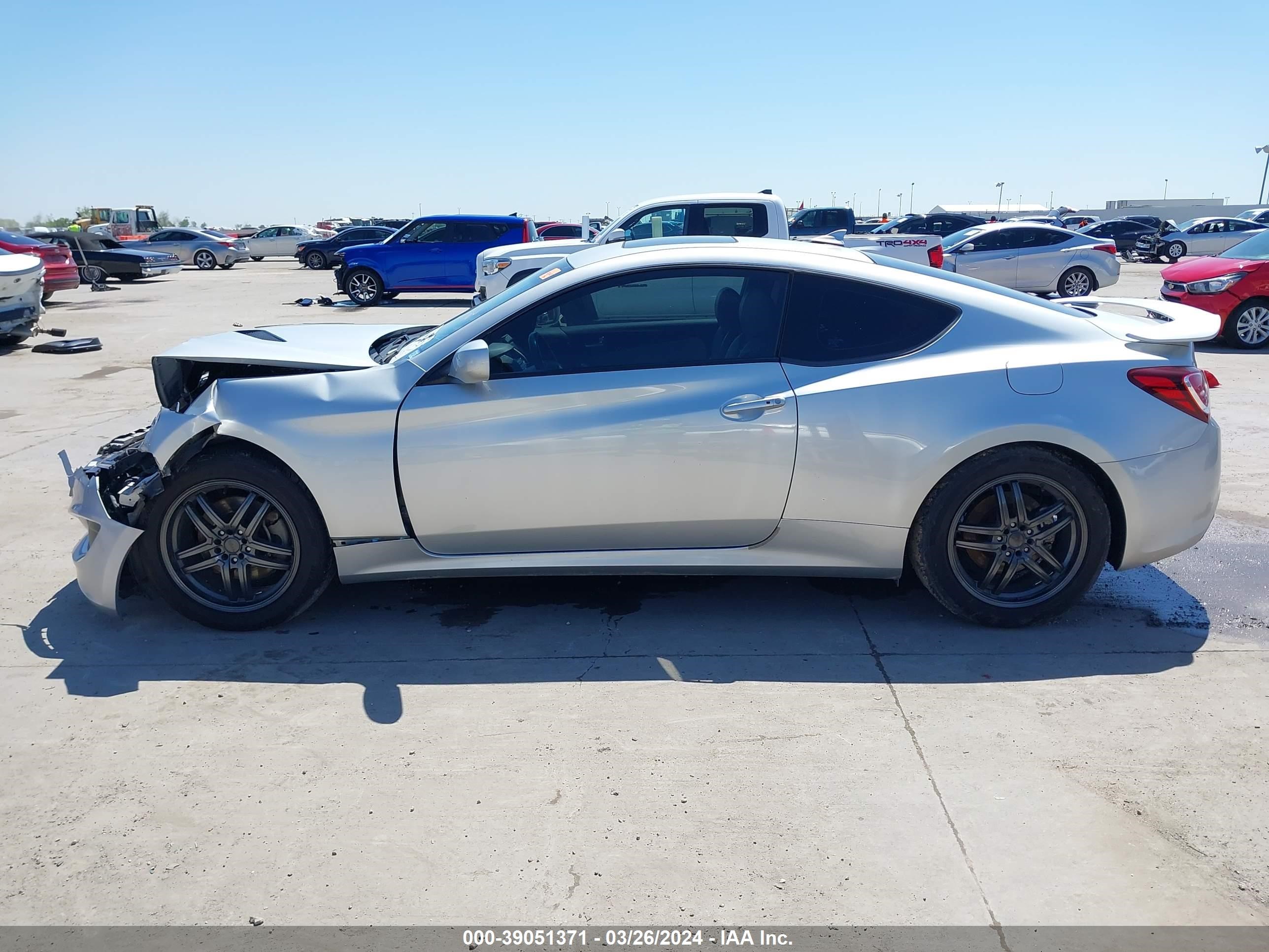 Photo 13 VIN: KMHHT6KD0DU095246 - HYUNDAI GENESIS COUPE 