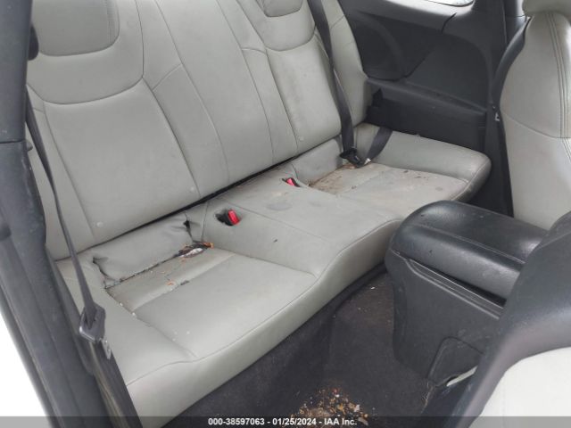 Photo 7 VIN: KMHHT6KD2BU047308 - HYUNDAI GENESIS 