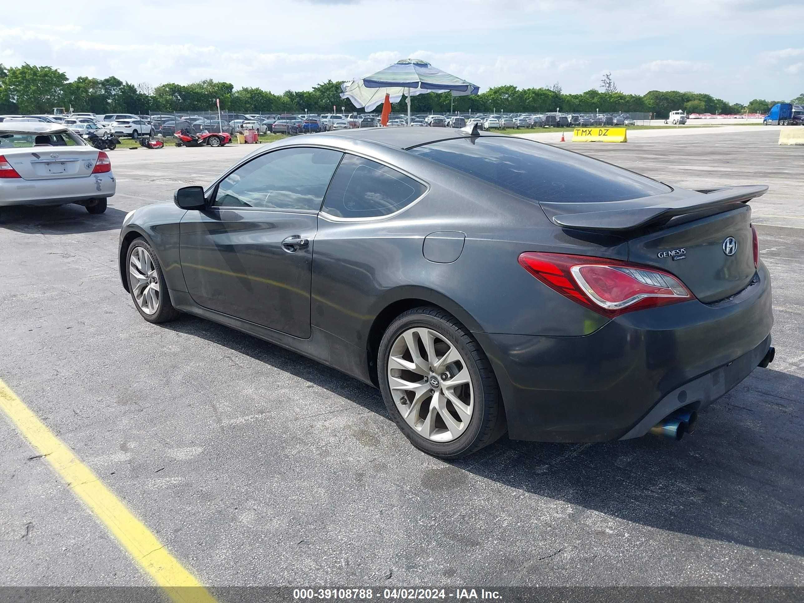 Photo 2 VIN: KMHHT6KD2DU087567 - HYUNDAI GENESIS 