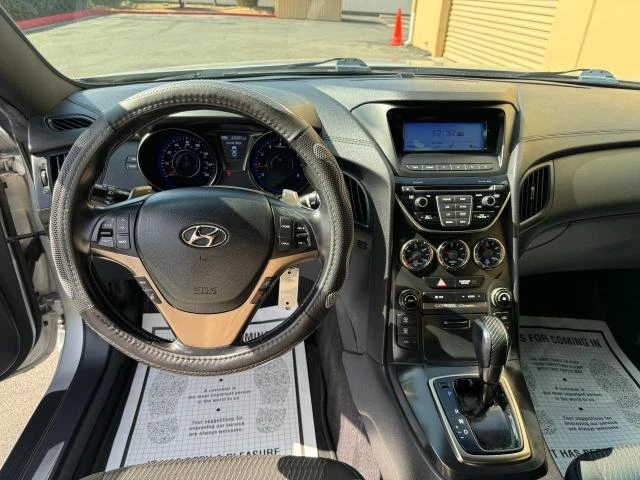 Photo 8 VIN: KMHHT6KD3DU092812 - HYUNDAI GENESIS CO 