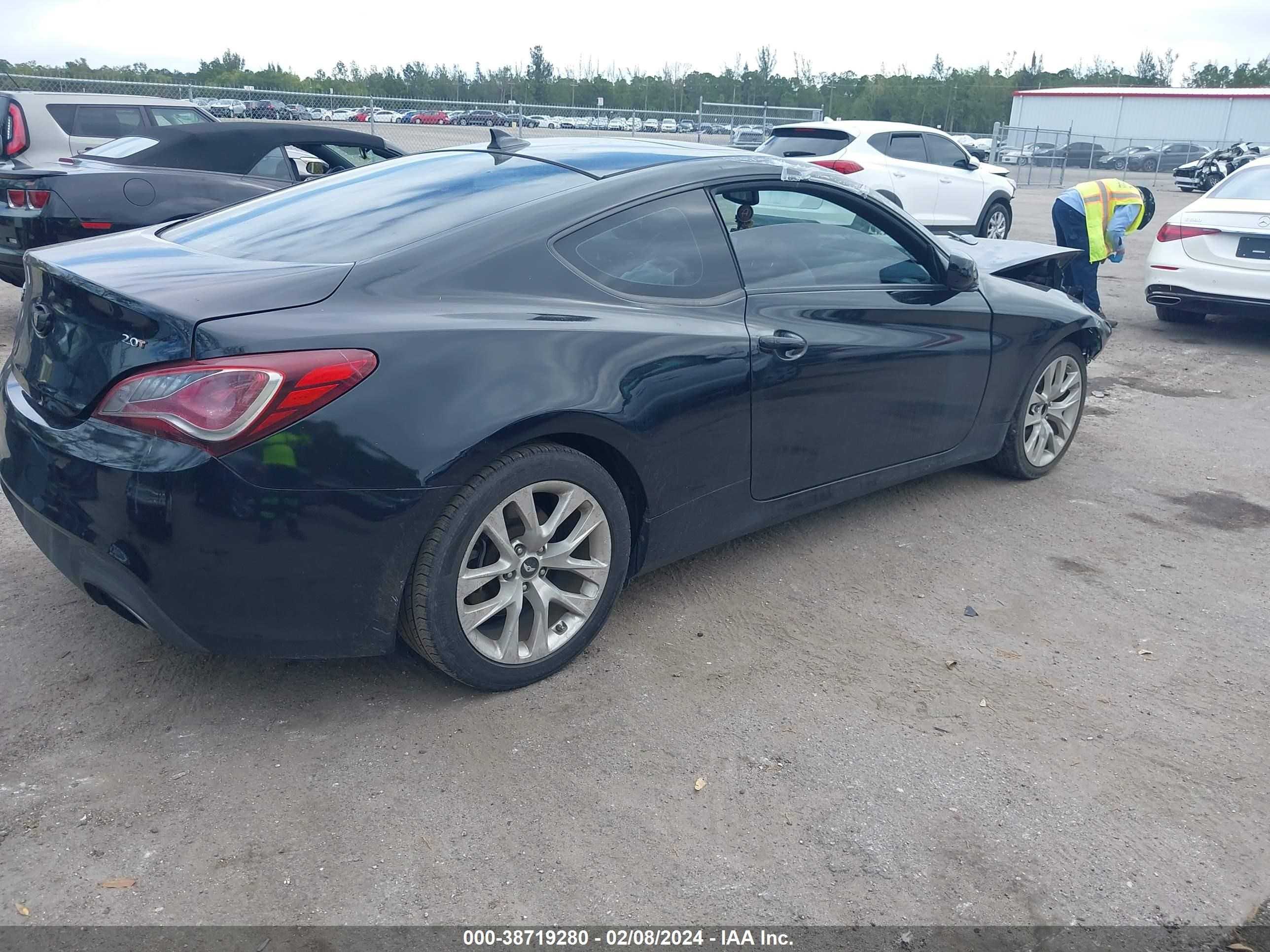 Photo 3 VIN: KMHHT6KDXDU100923 - HYUNDAI GENESIS 