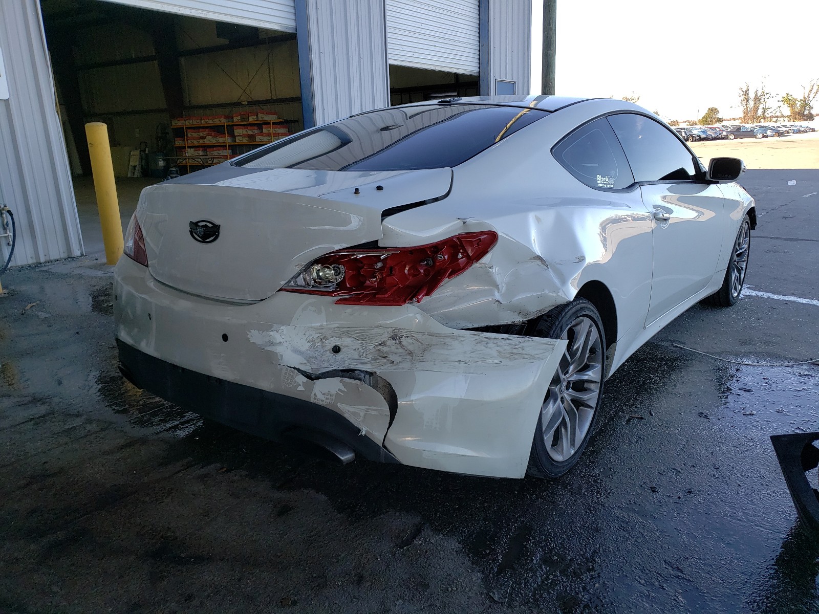 Photo 3 VIN: KMHHU6KH1AU006537 - HYUNDAI GENESIS CO 